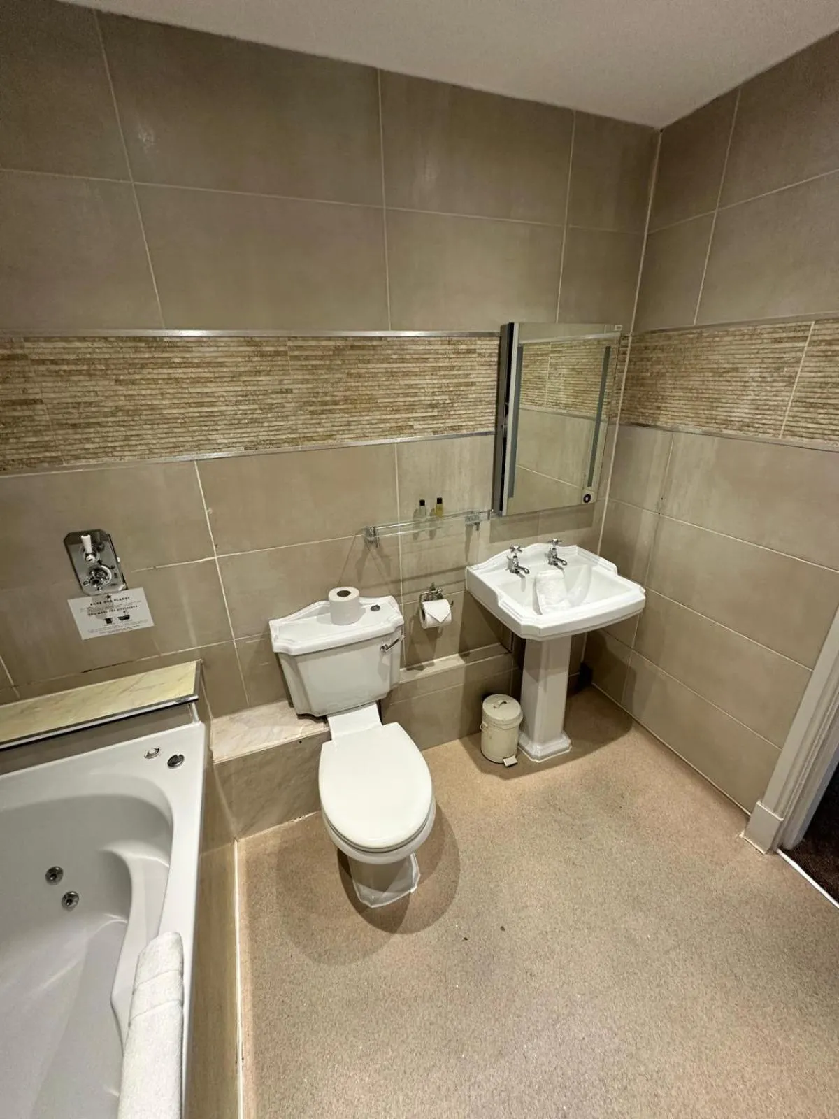 Bathroom in White Star Line Hotel
