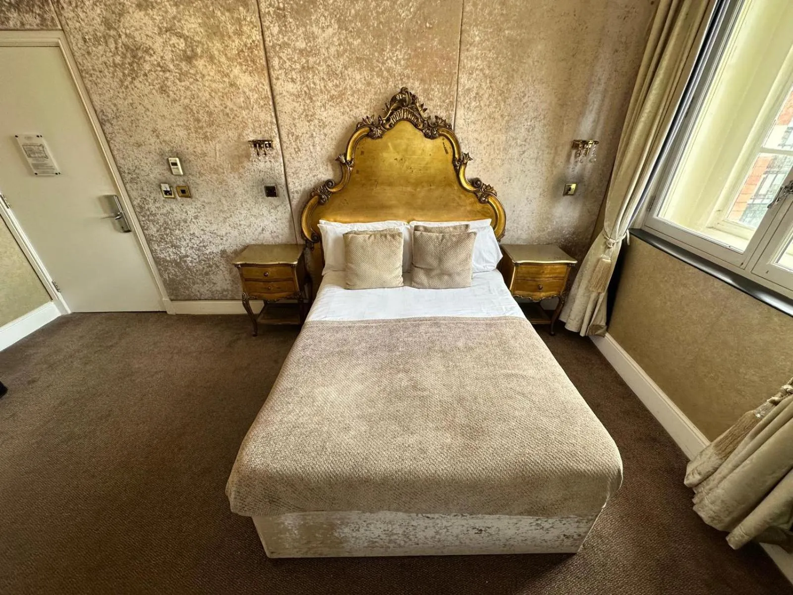 Bedroom, Bed in White Star Line Hotel