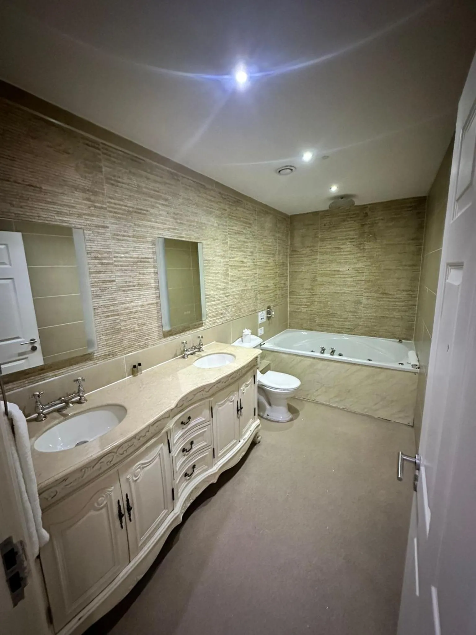 Bathroom in White Star Line Hotel