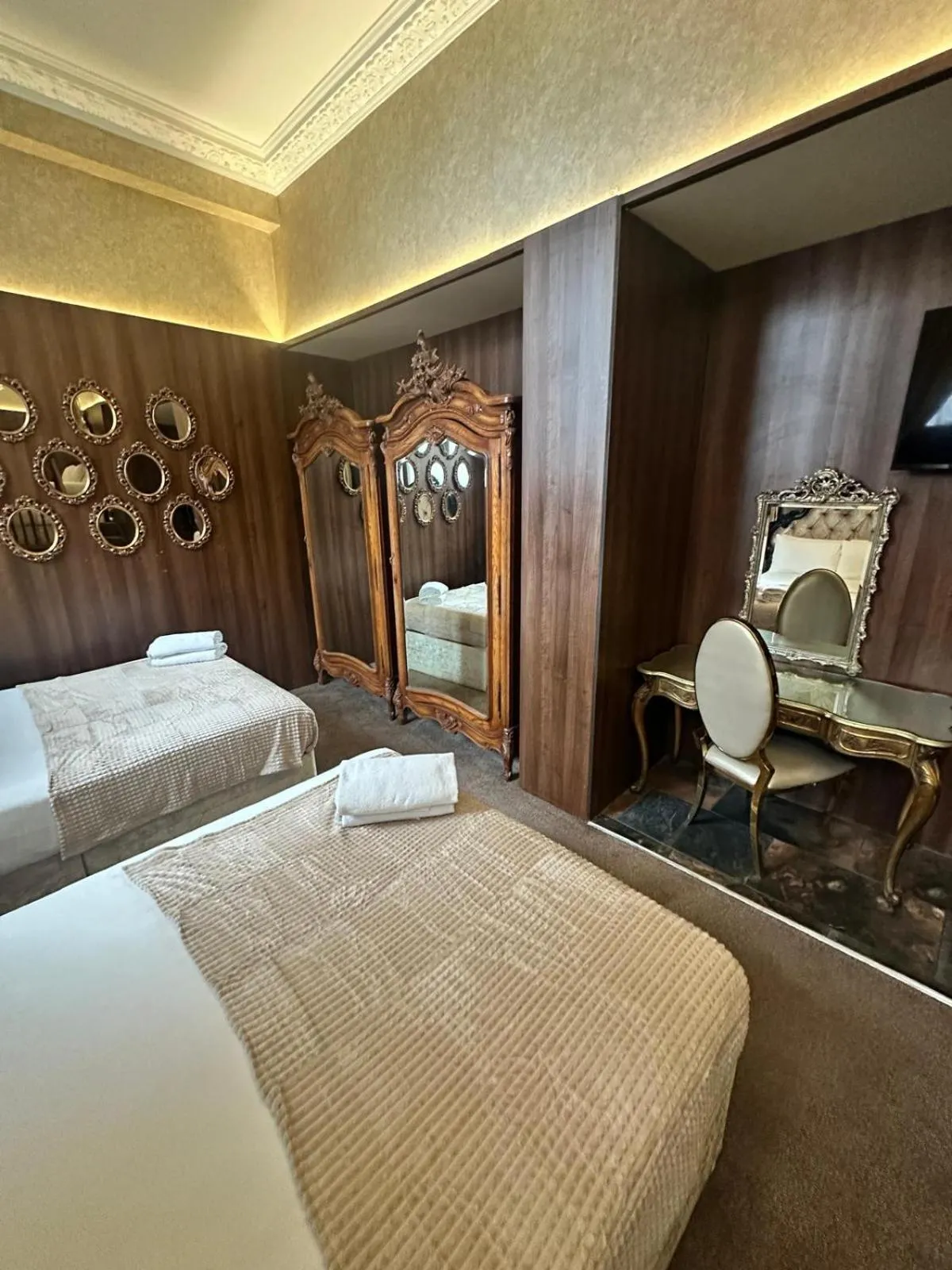 Bedroom, Bed in White Star Line Hotel