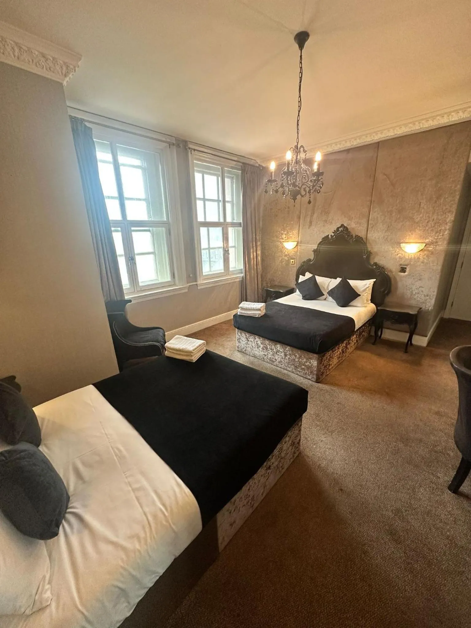 Bedroom, Bed in White Star Line Hotel