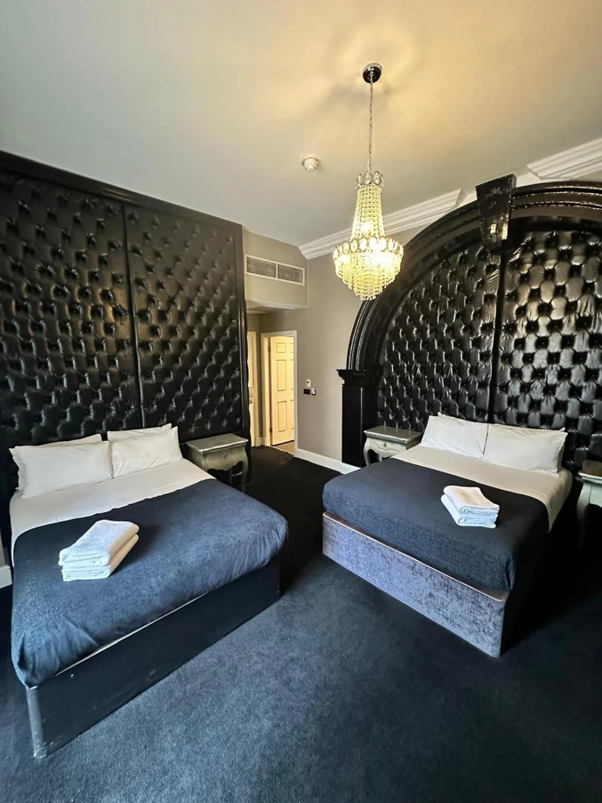 Bedroom, Bed in White Star Line Hotel