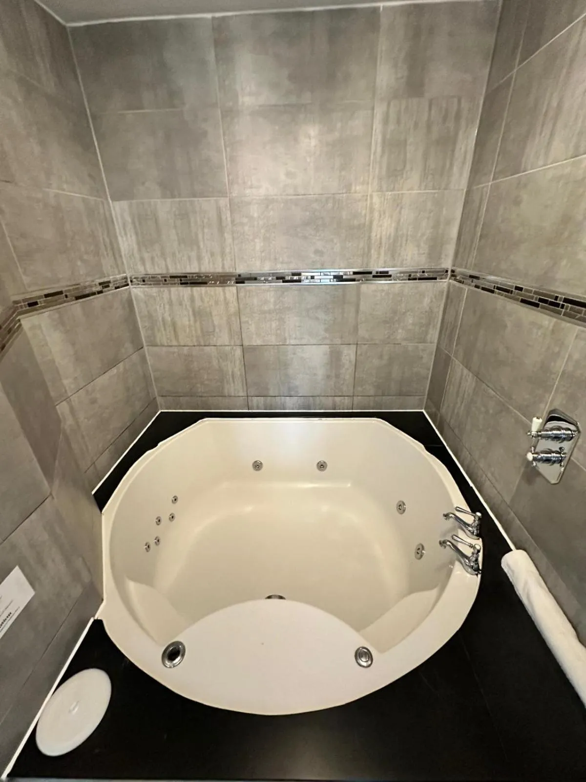 Hot Tub in White Star Line Hotel