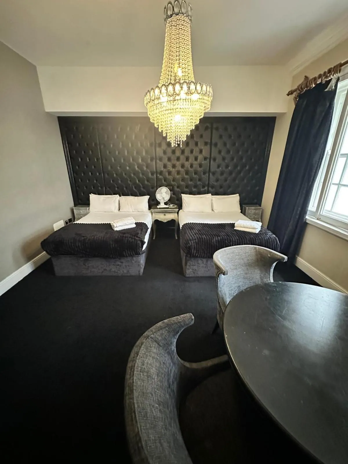 Bedroom in White Star Line Hotel