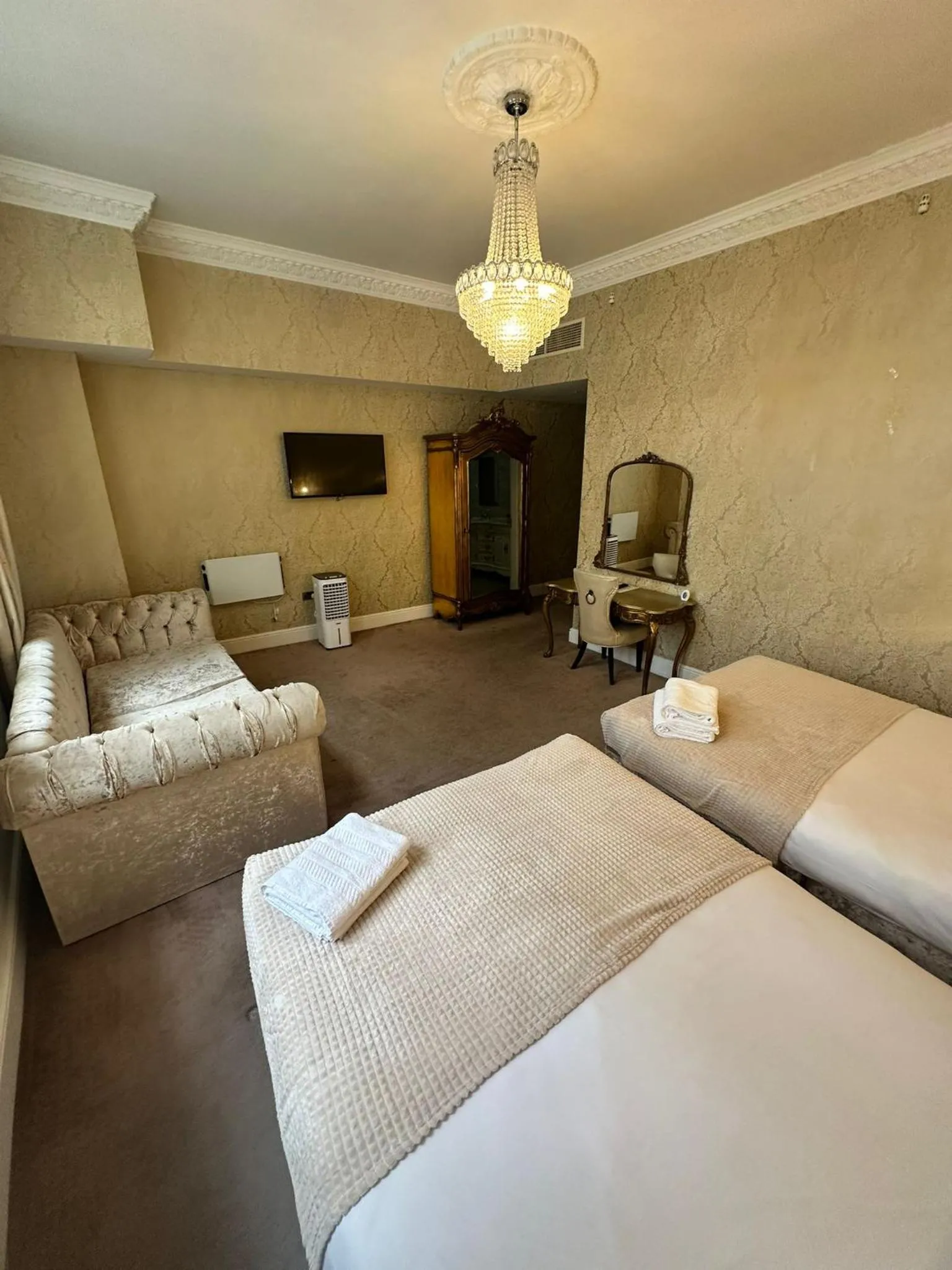 Bedroom, Bed in White Star Line Hotel