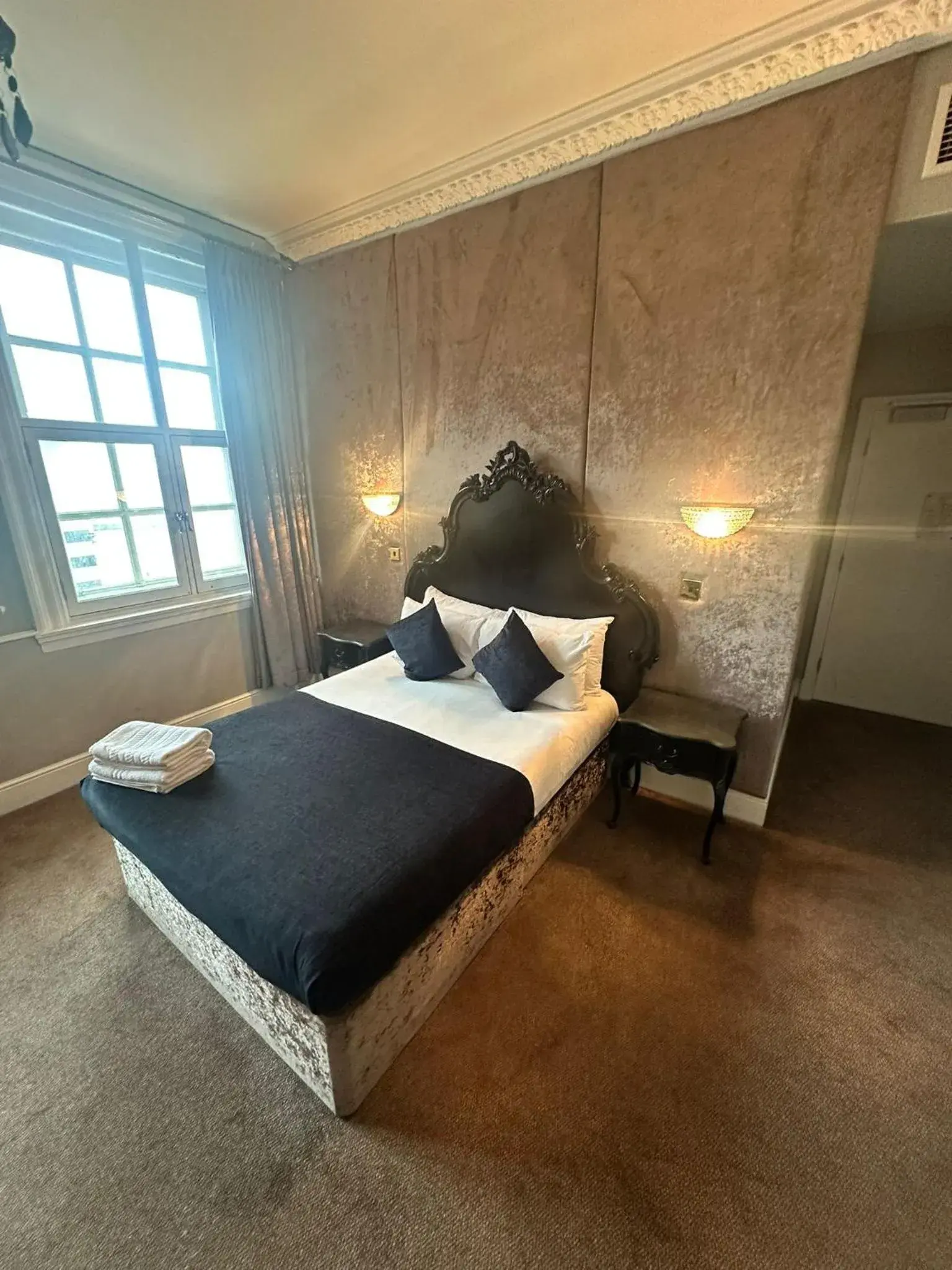 Superior Double Room in White Star Line Hotel Superior Double Room in White Star Line Hotel