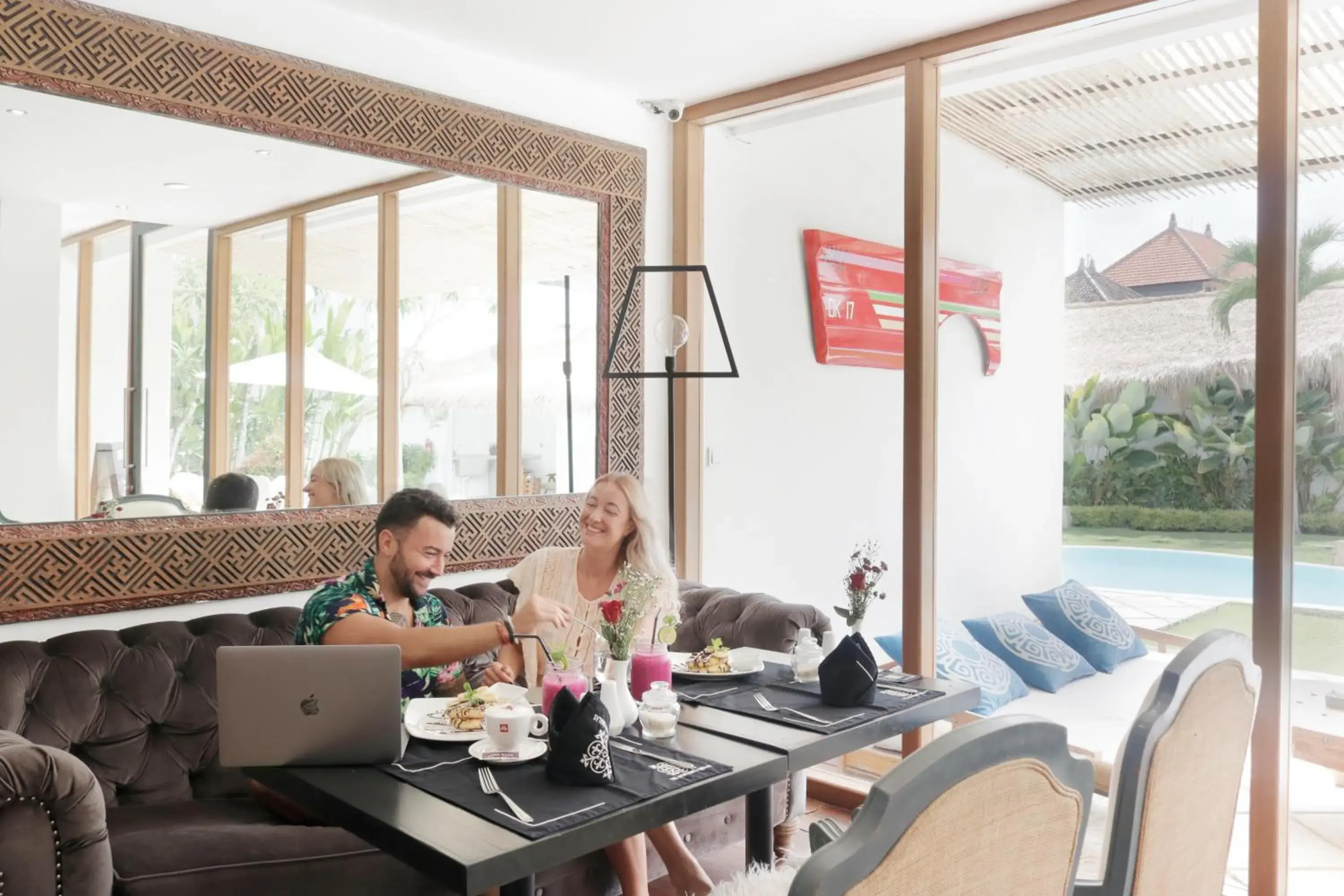 Restaurant/places to eat in The Apartments Umalas Restaurant/places to eat in The Apartments Umalas