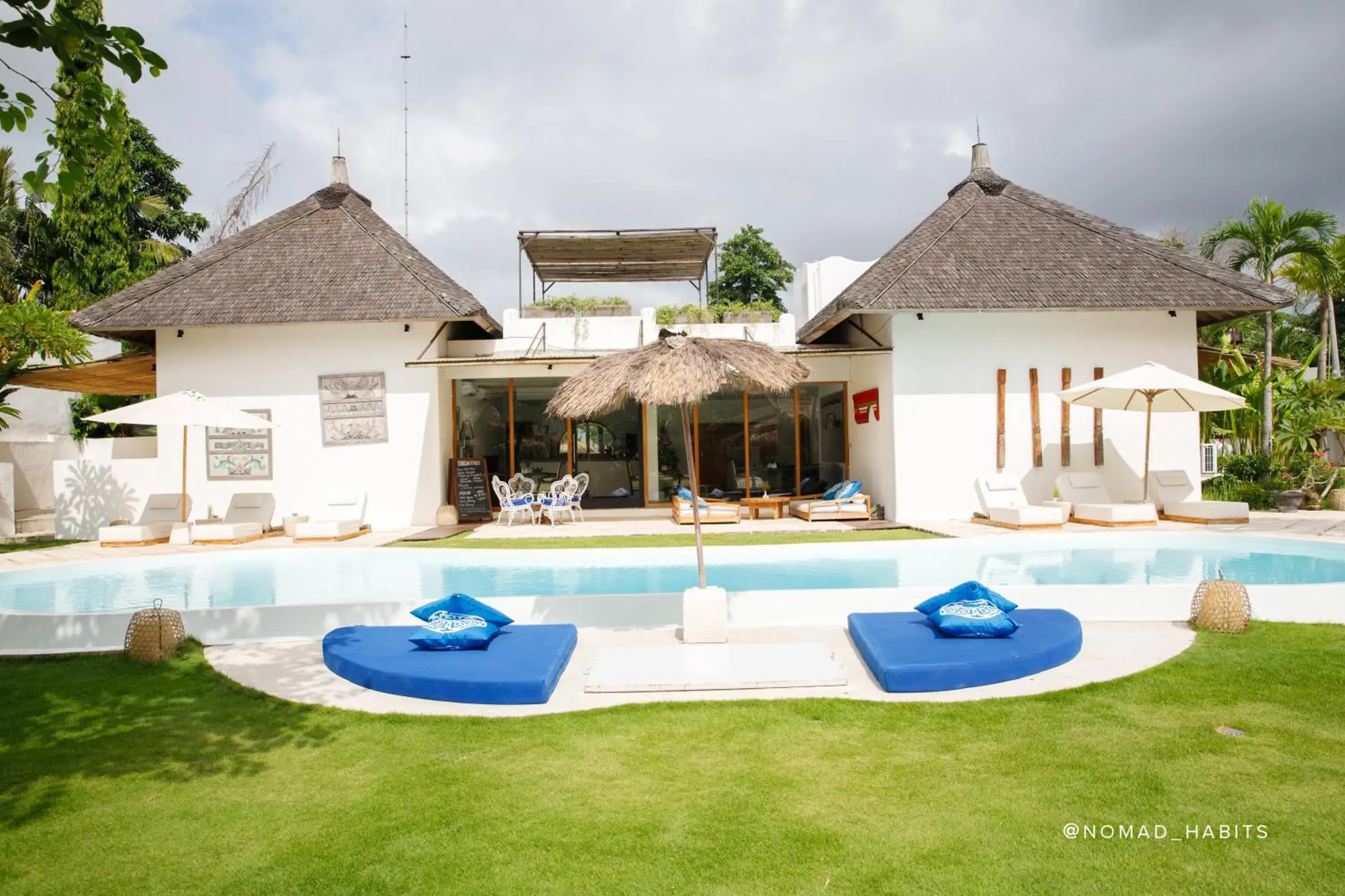 Restaurant/places to eat in The Apartments Umalas Restaurant/places to eat in The Apartments Umalas