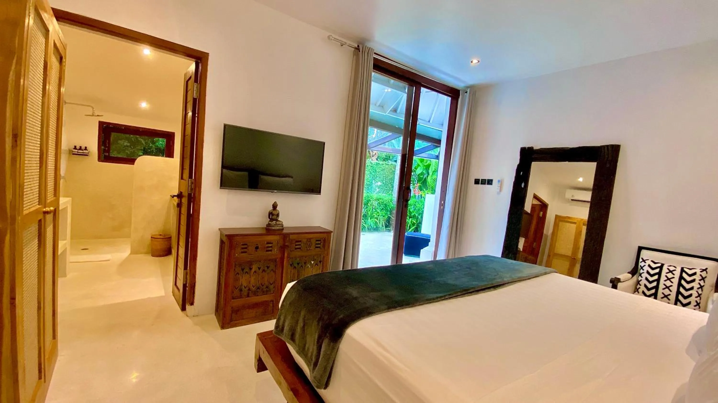 Bedroom, Bed in The Apartments Umalas