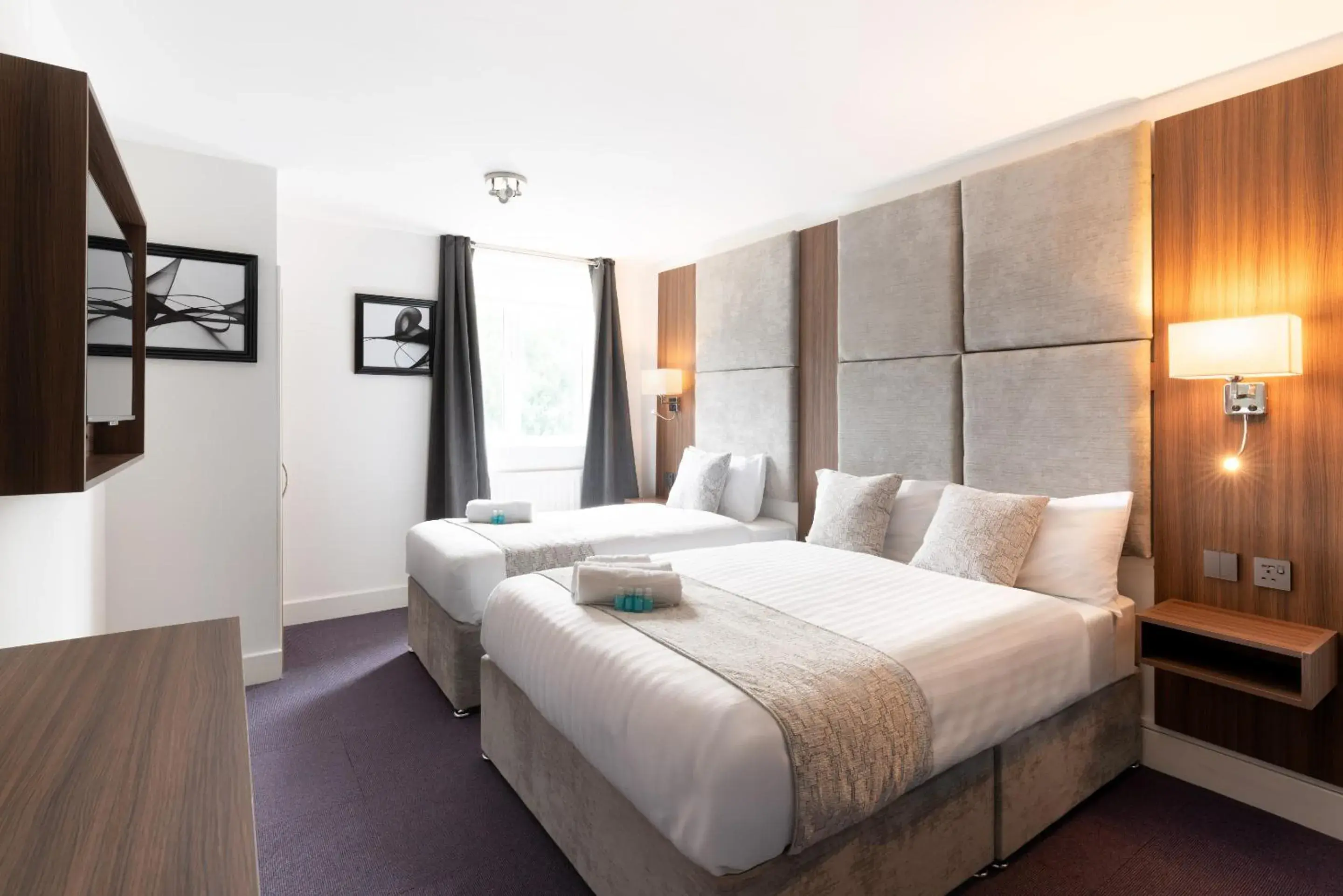 Bathroom, Bed in Rivers hotel Bathroom, Bed in Rivers hotel