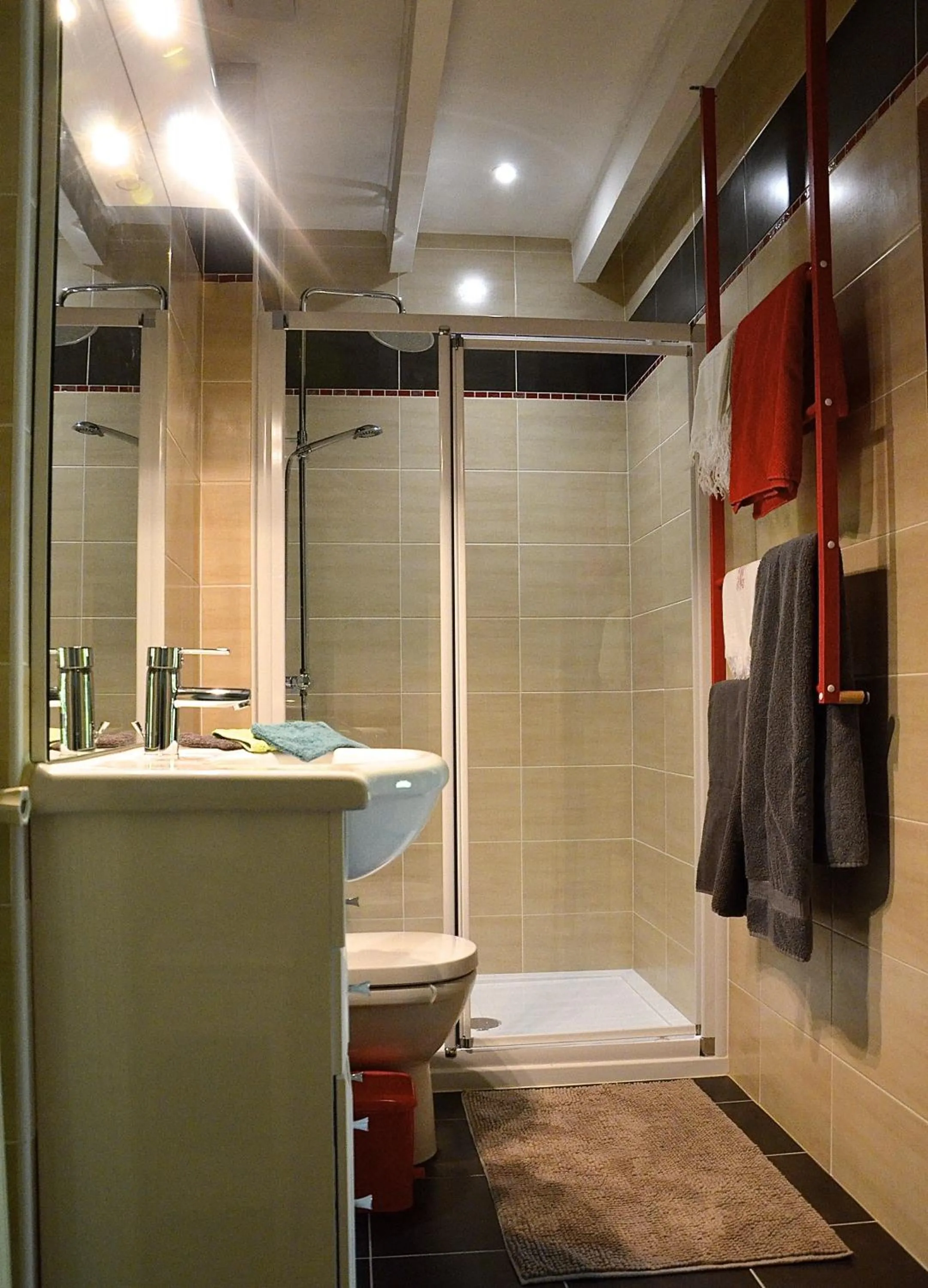 Shower in Le Vieux Noyer