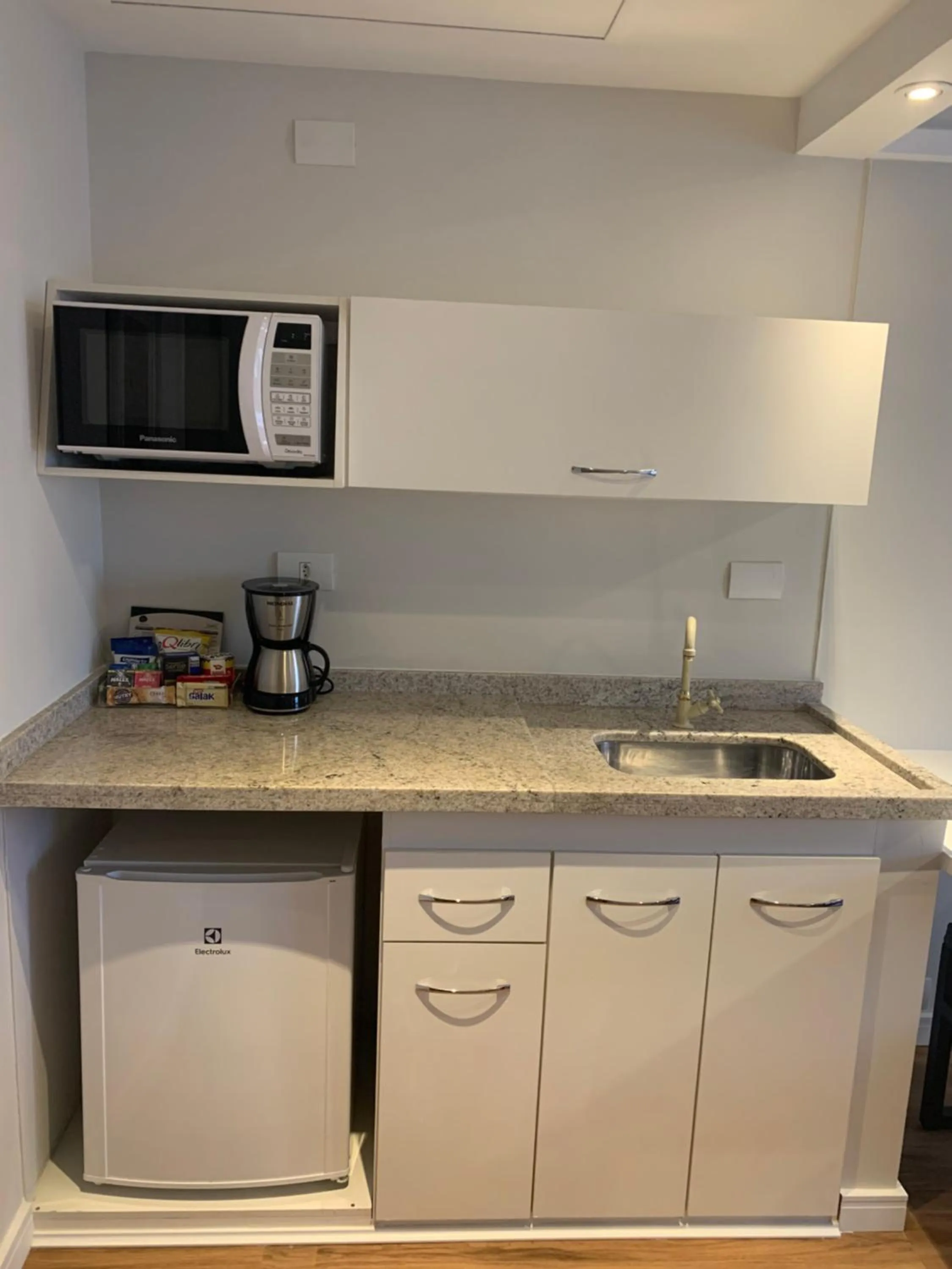 Kitchen or kitchenette in Ninety Hotel