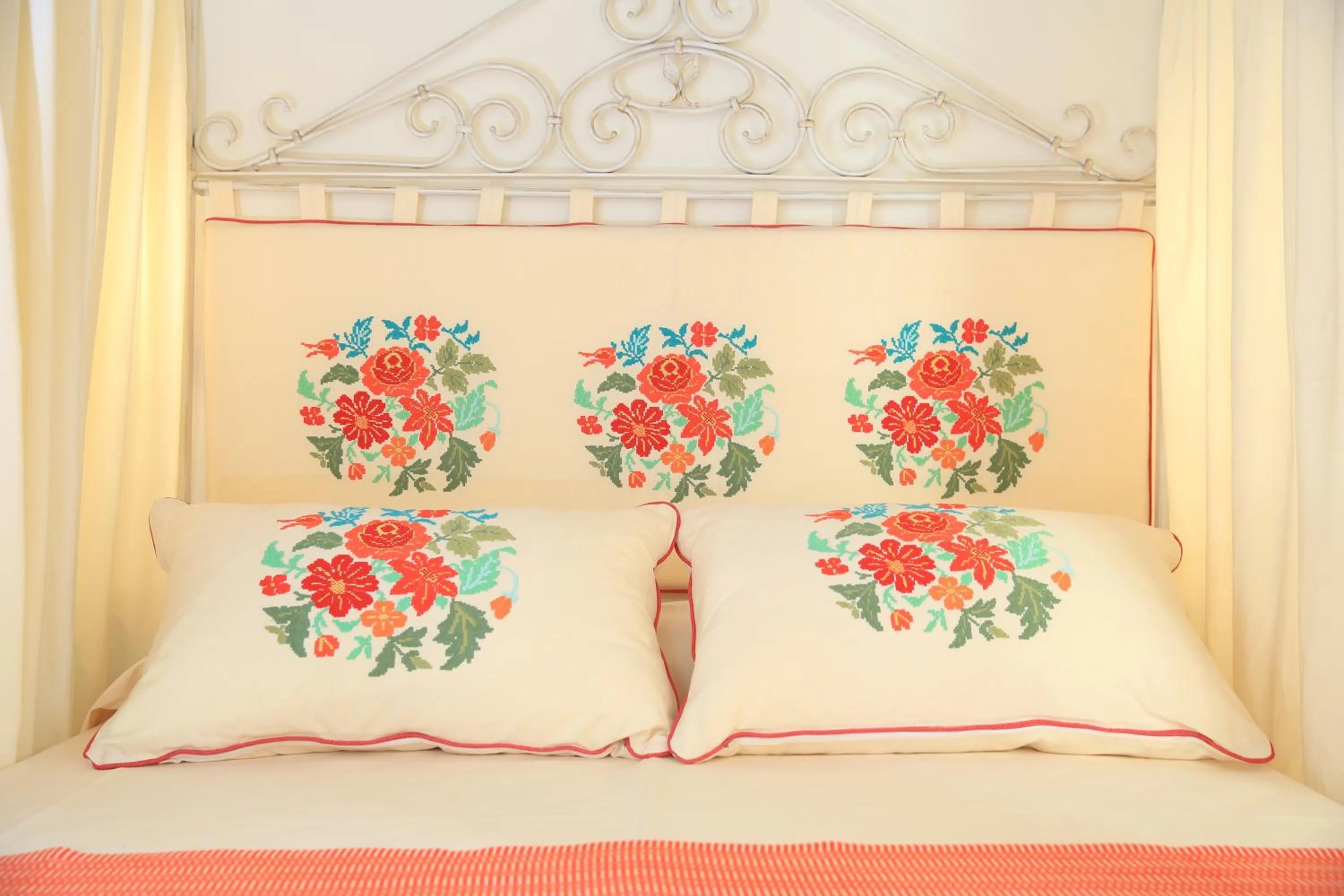 Bed in Inghirios Wellness Country Resort