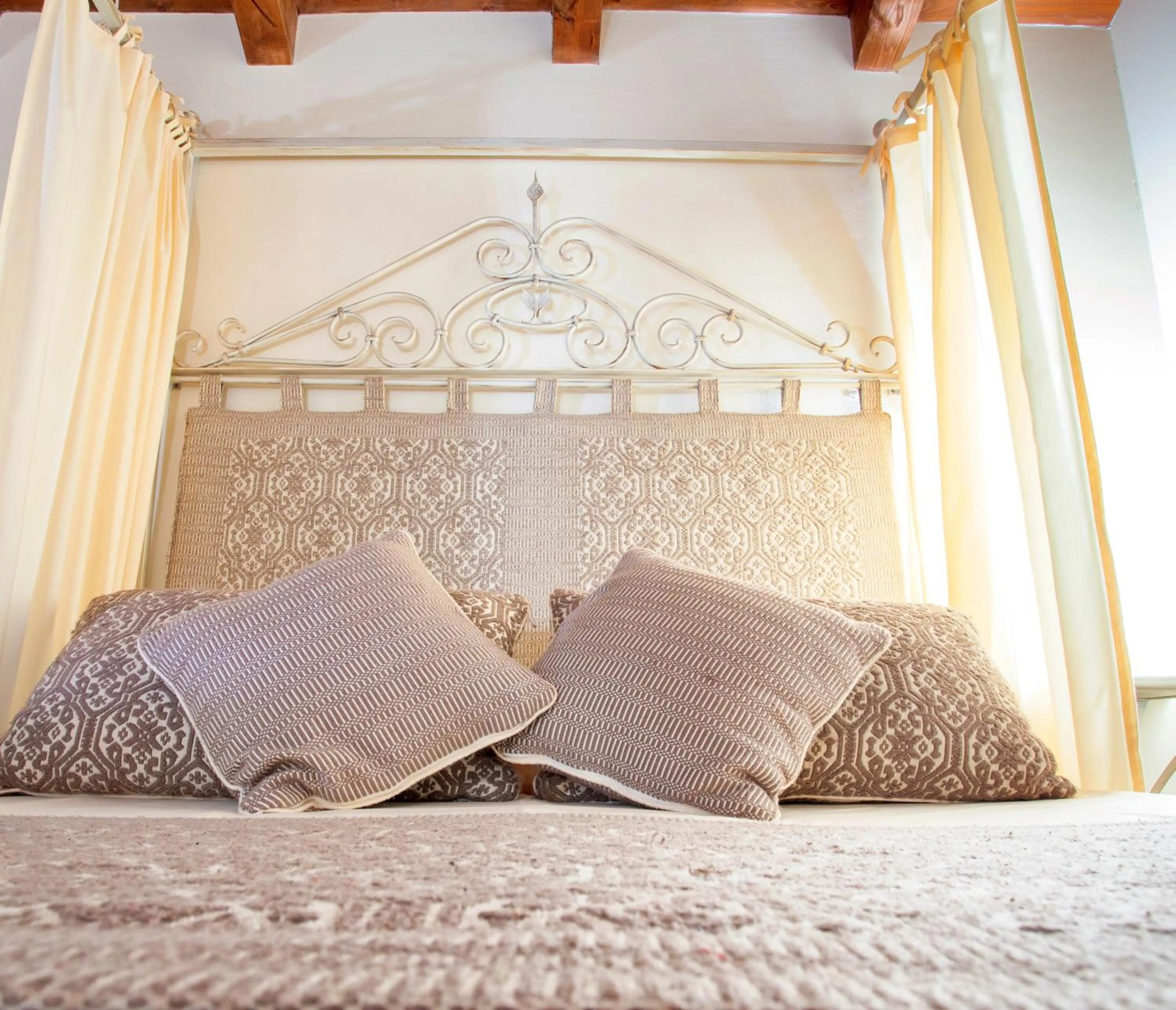 Bed in Inghirios Wellness Country Resort