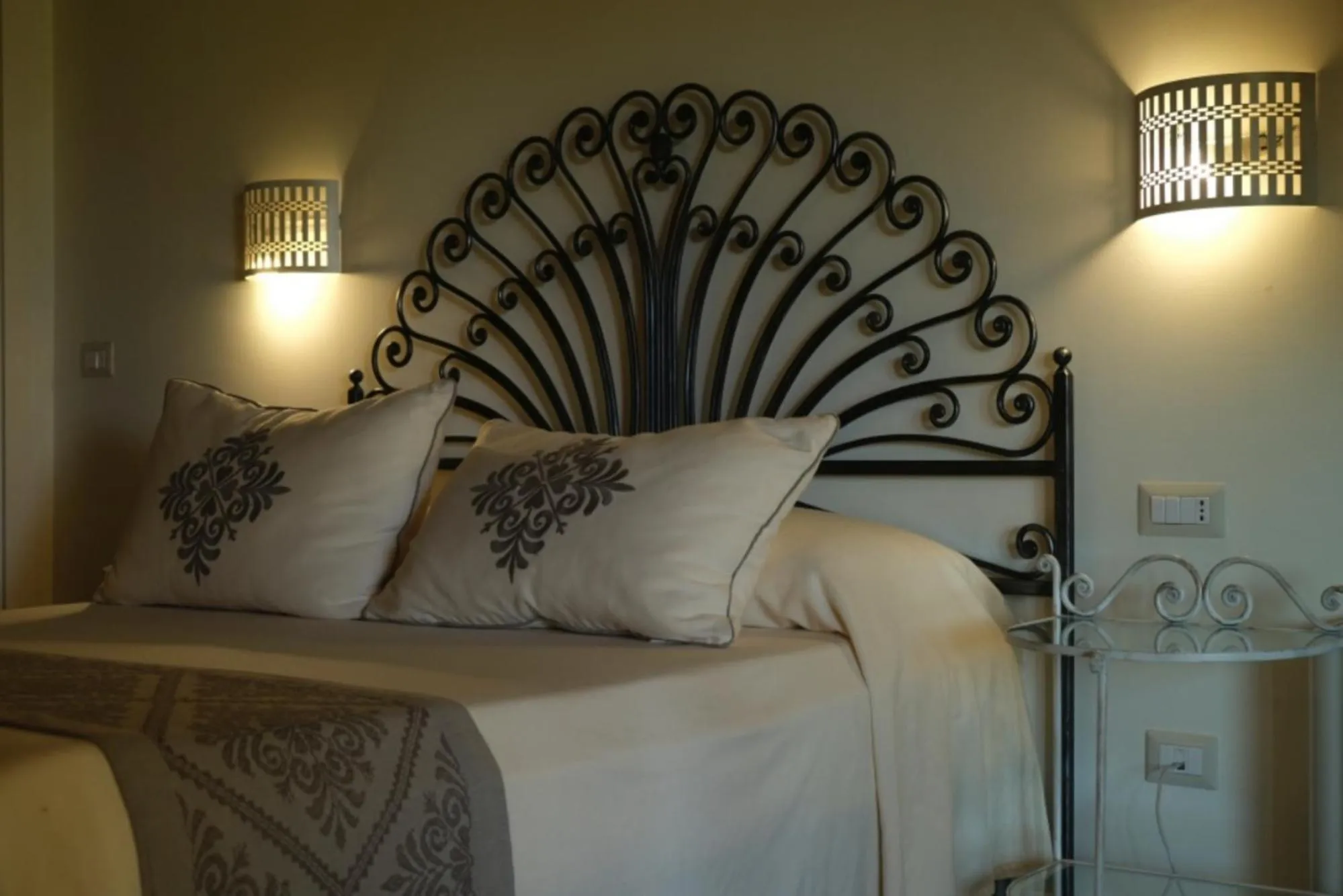 Bed in Inghirios Wellness Country Resort