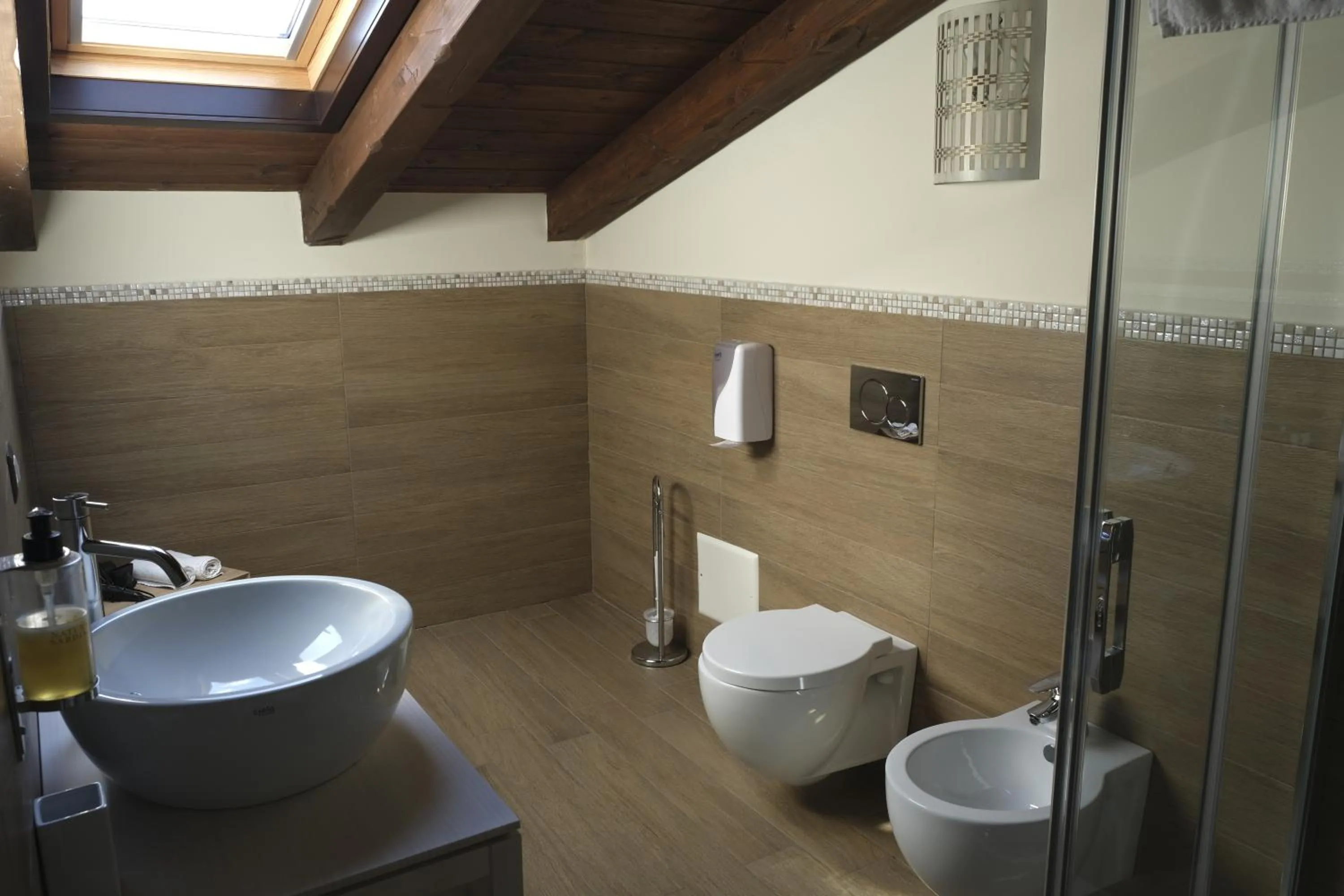 Toilet in Inghirios Wellness Country Resort