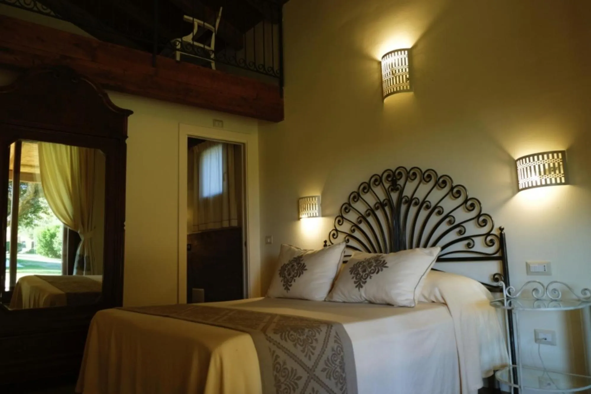 Bed in Inghirios Wellness Country Resort