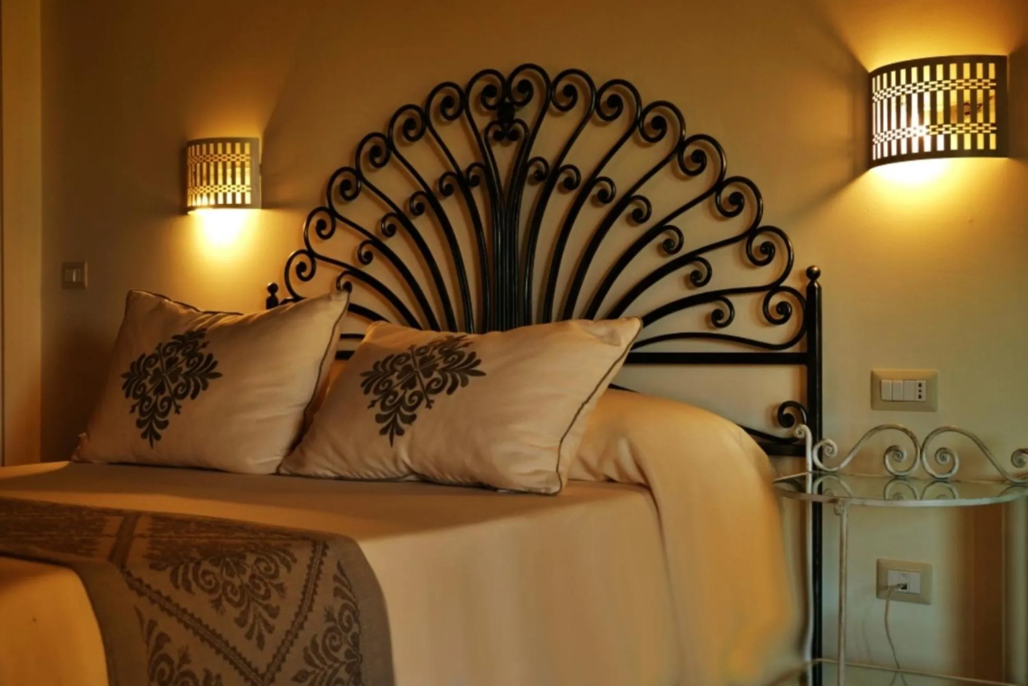 Bed in Inghirios Wellness Country Resort