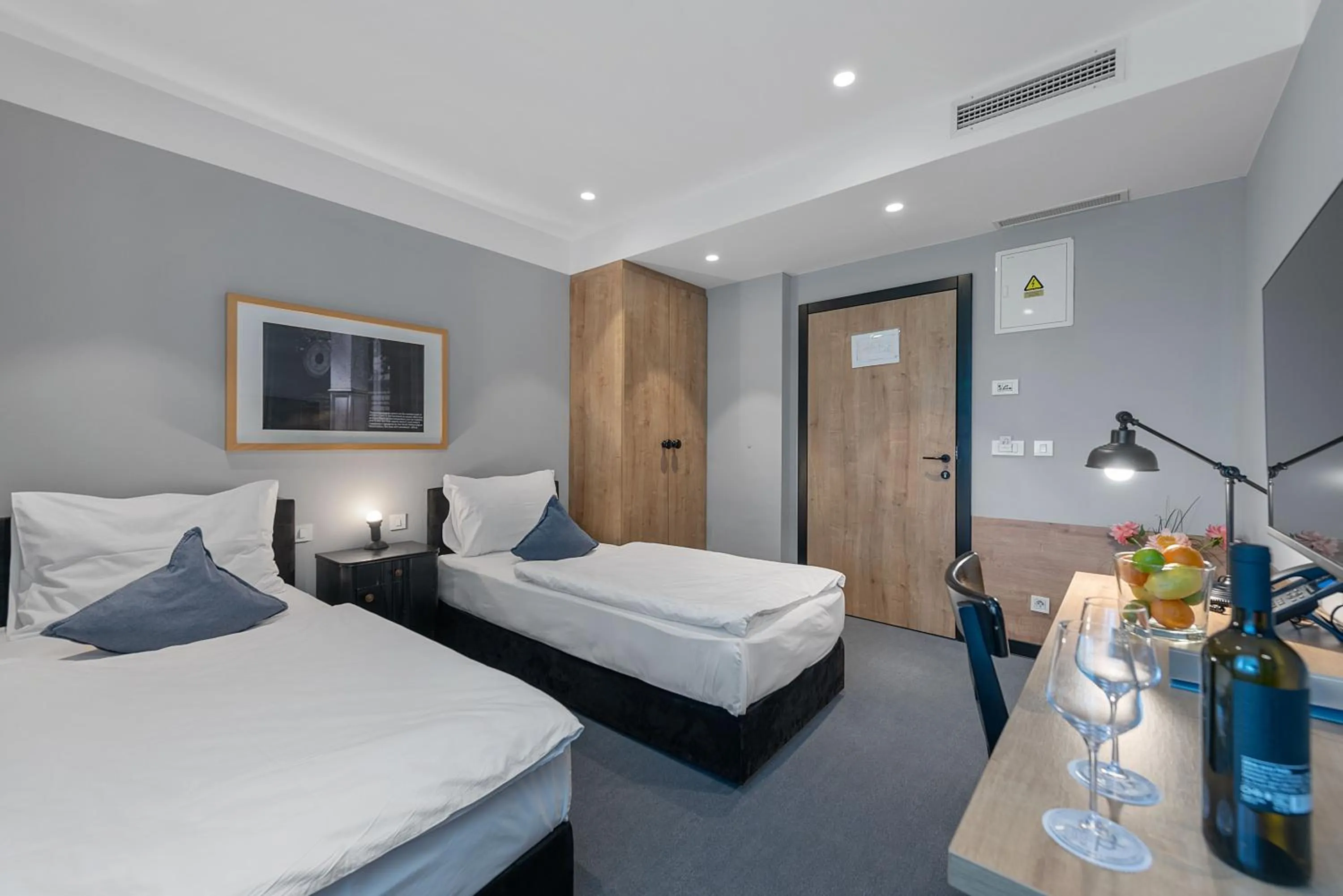 Living room, Bed in The Loop Hotel