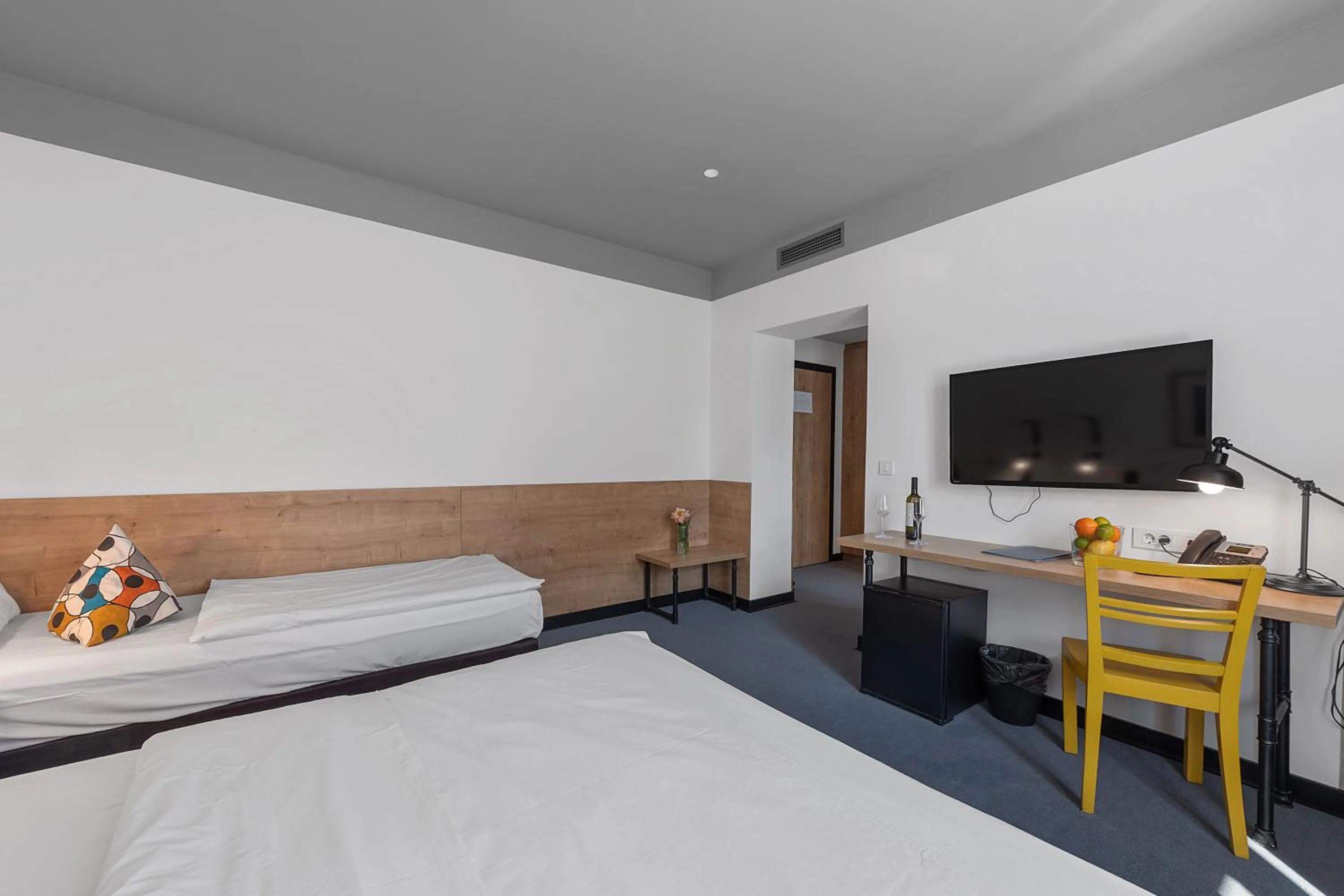 Photo of the whole room, Bed in The Loop Hotel