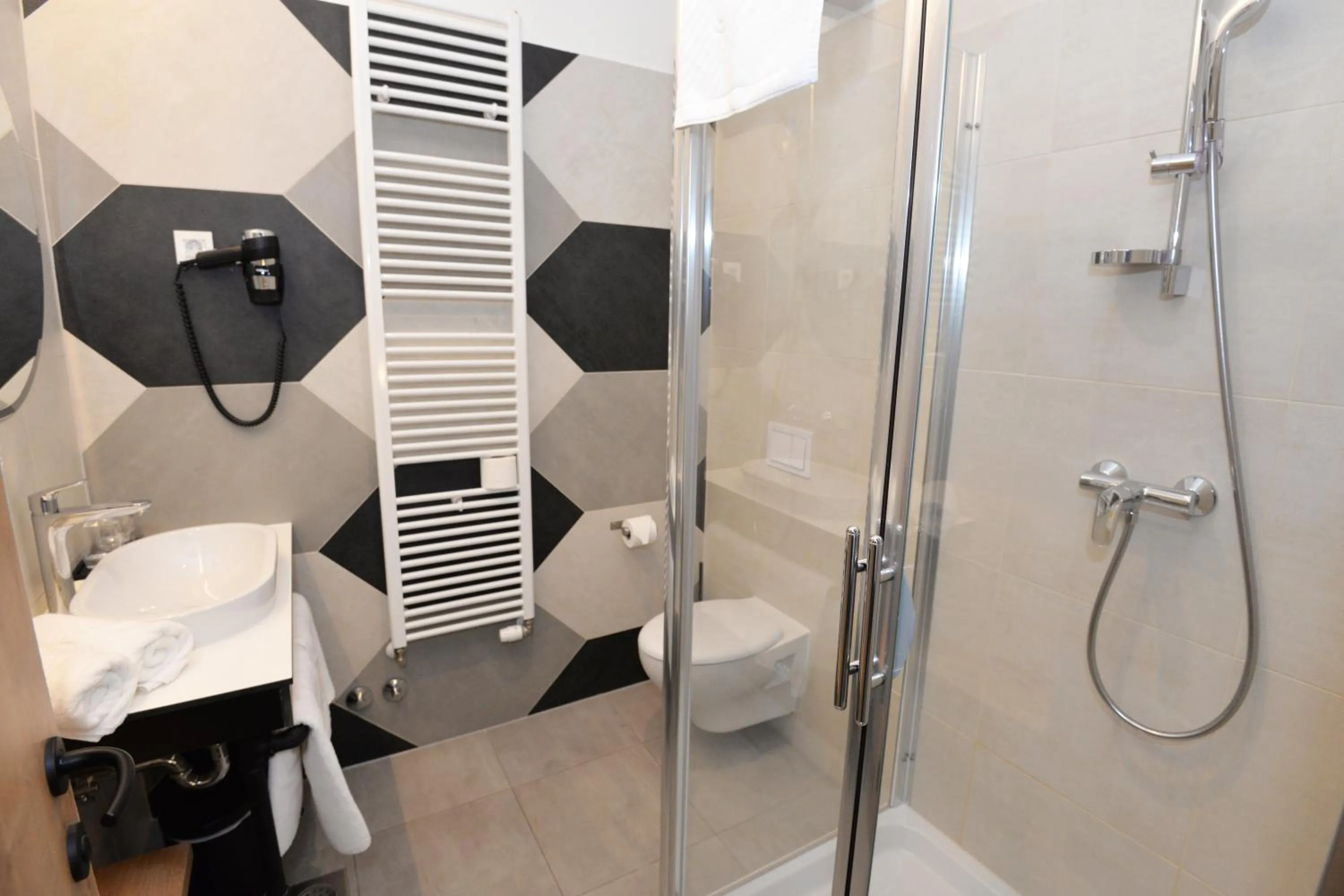 Photo of the whole room in The Loop Hotel