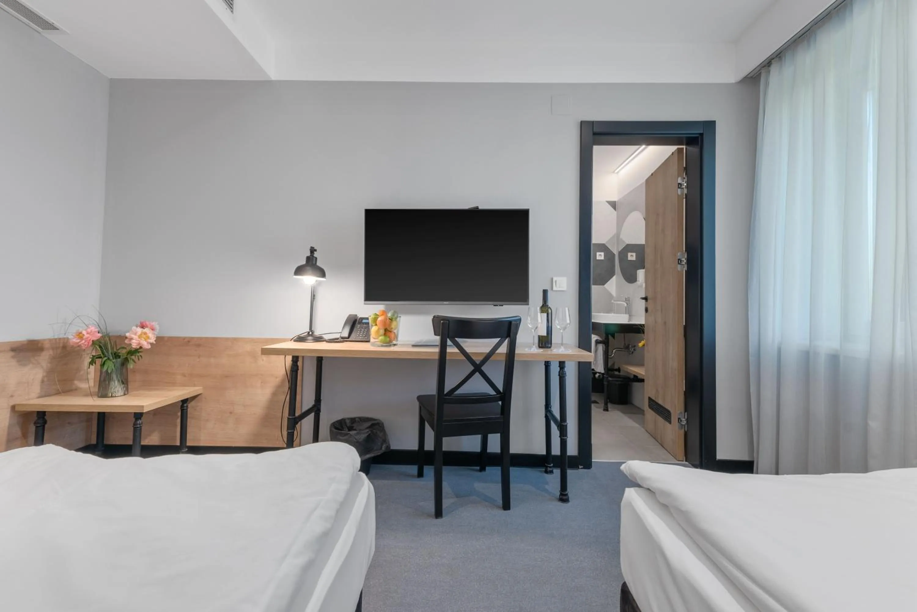 Communal lounge/ TV room, Bed in The Loop Hotel