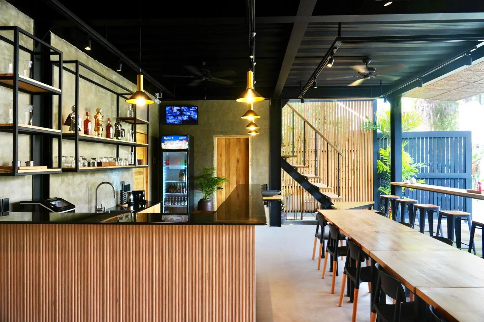 Restaurant/places to eat in Mayfair Garden Resort