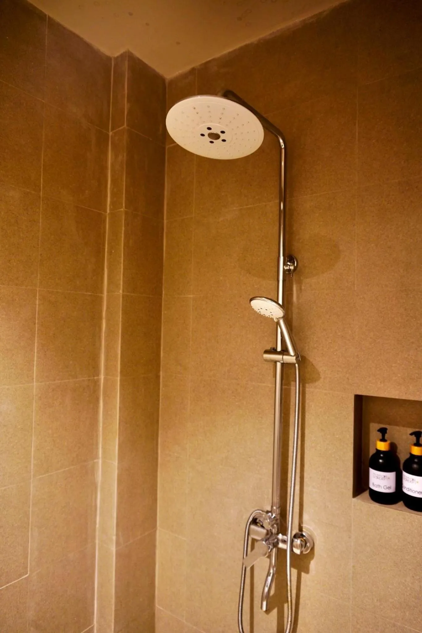 Shower in Mayfair Garden Resort