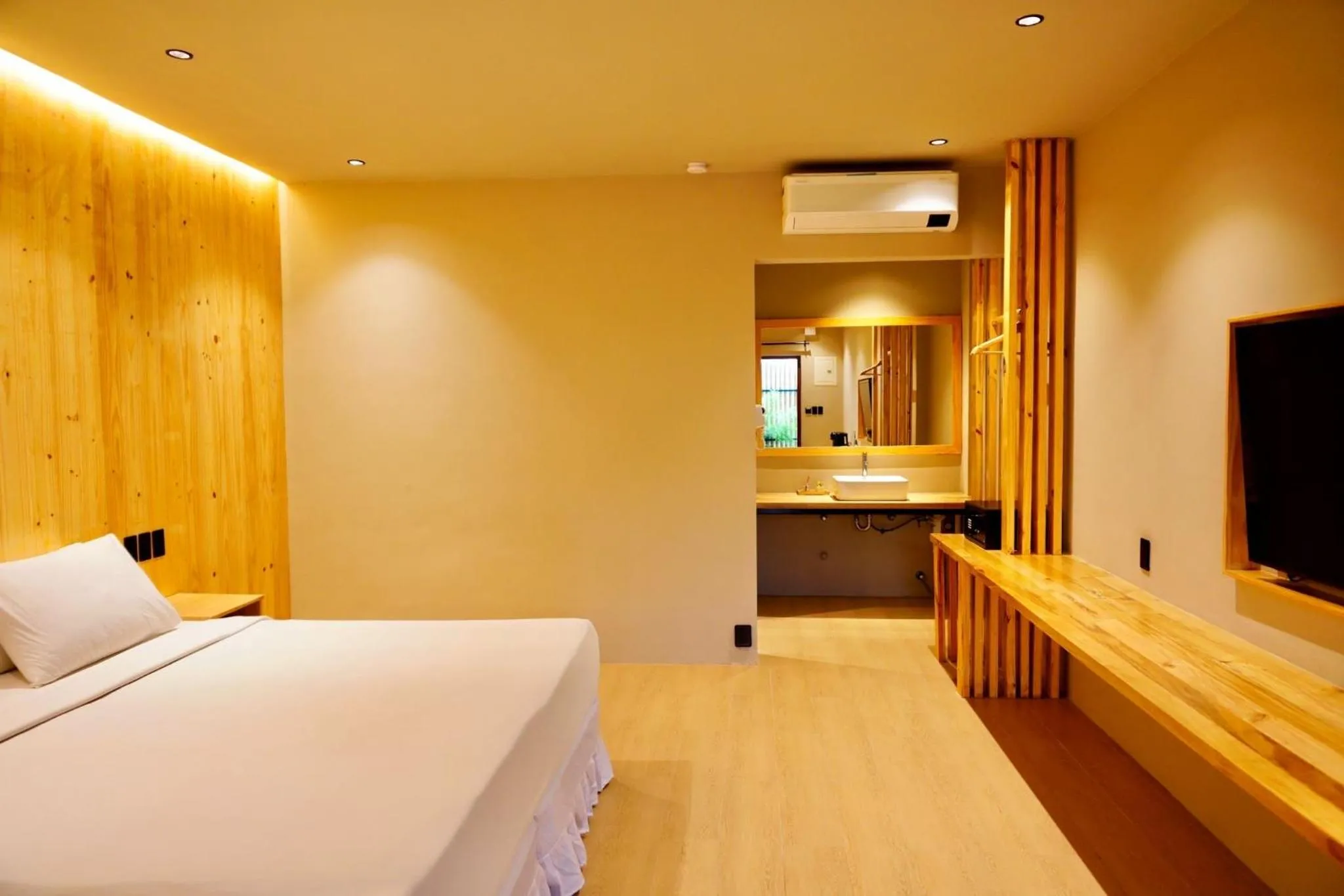 TV and multimedia, Bed in Mayfair Garden Resort