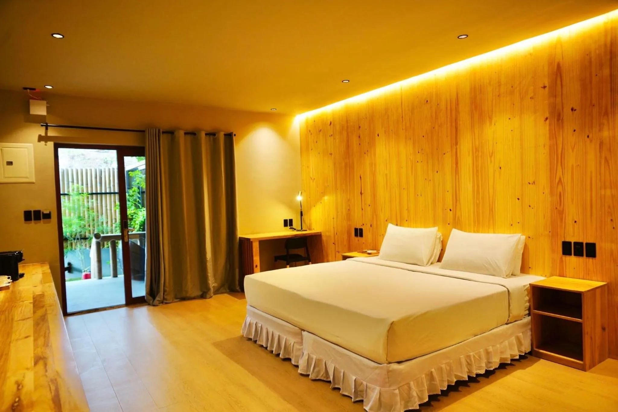 Bed in Mayfair Garden Resort