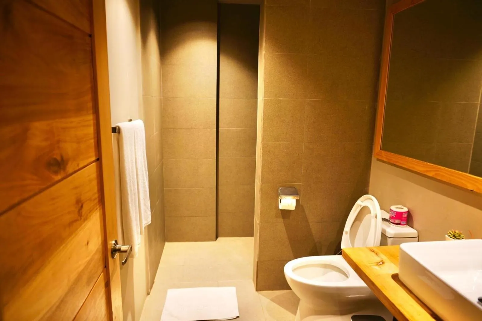 Shower in Mayfair Garden Resort