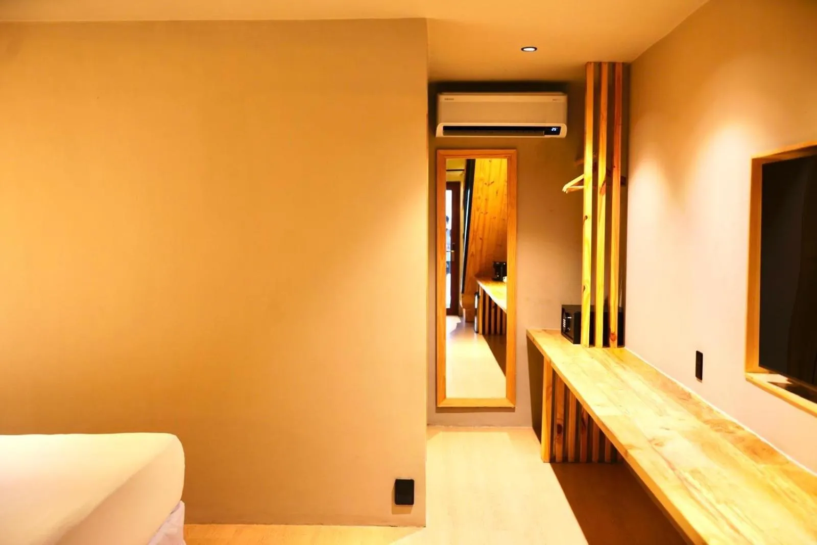Bed in Mayfair Garden Resort