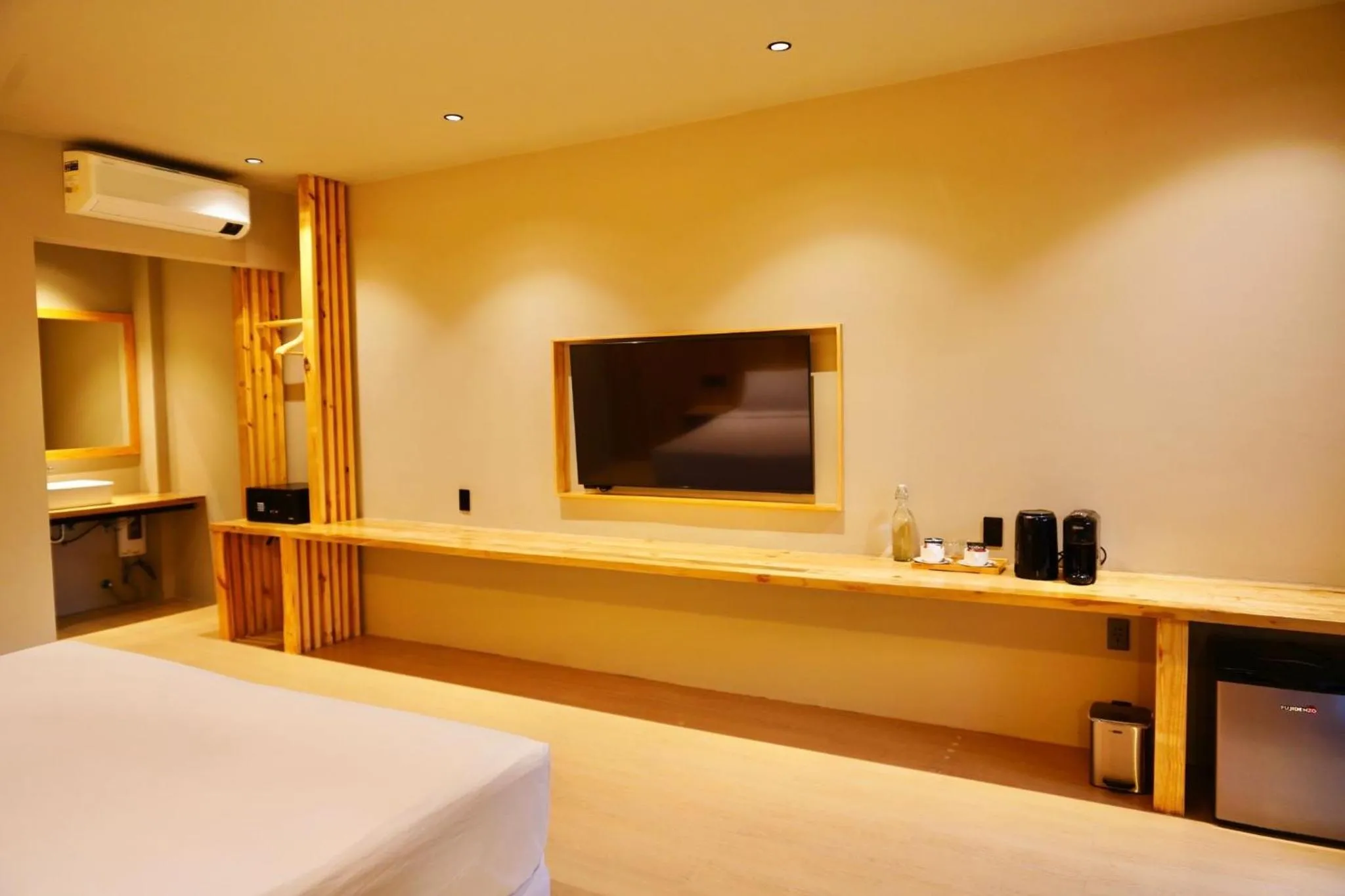Bed in Mayfair Garden Resort