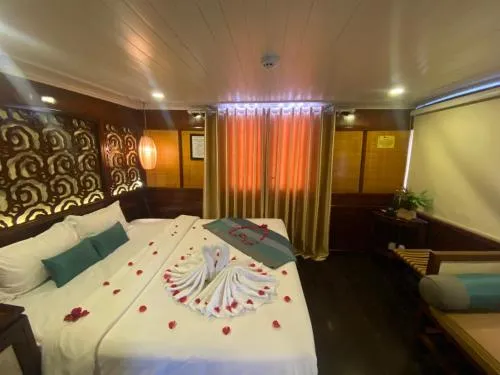 Bedroom, Bed in Le Journey Premium Cruise Ha Long