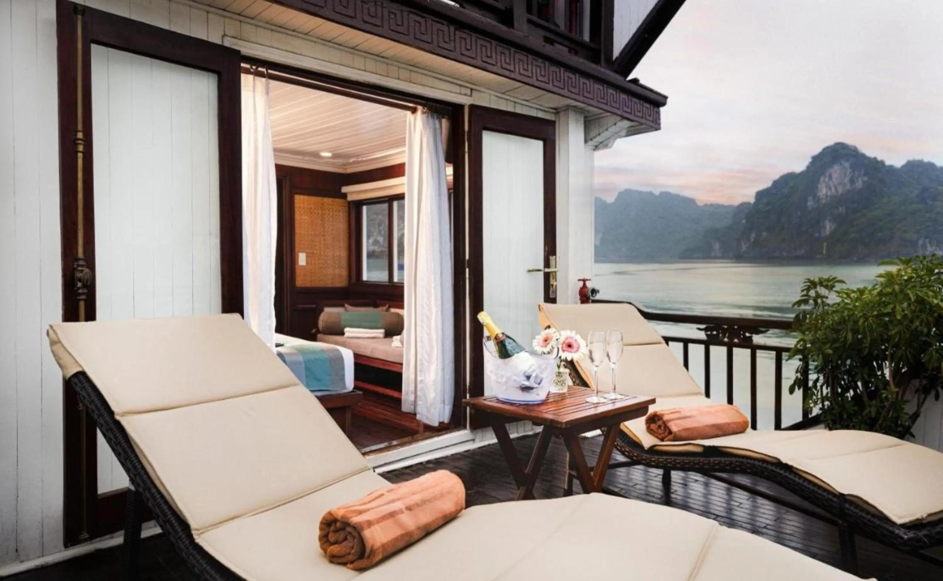 Patio in Le Journey Premium Cruise Ha Long
