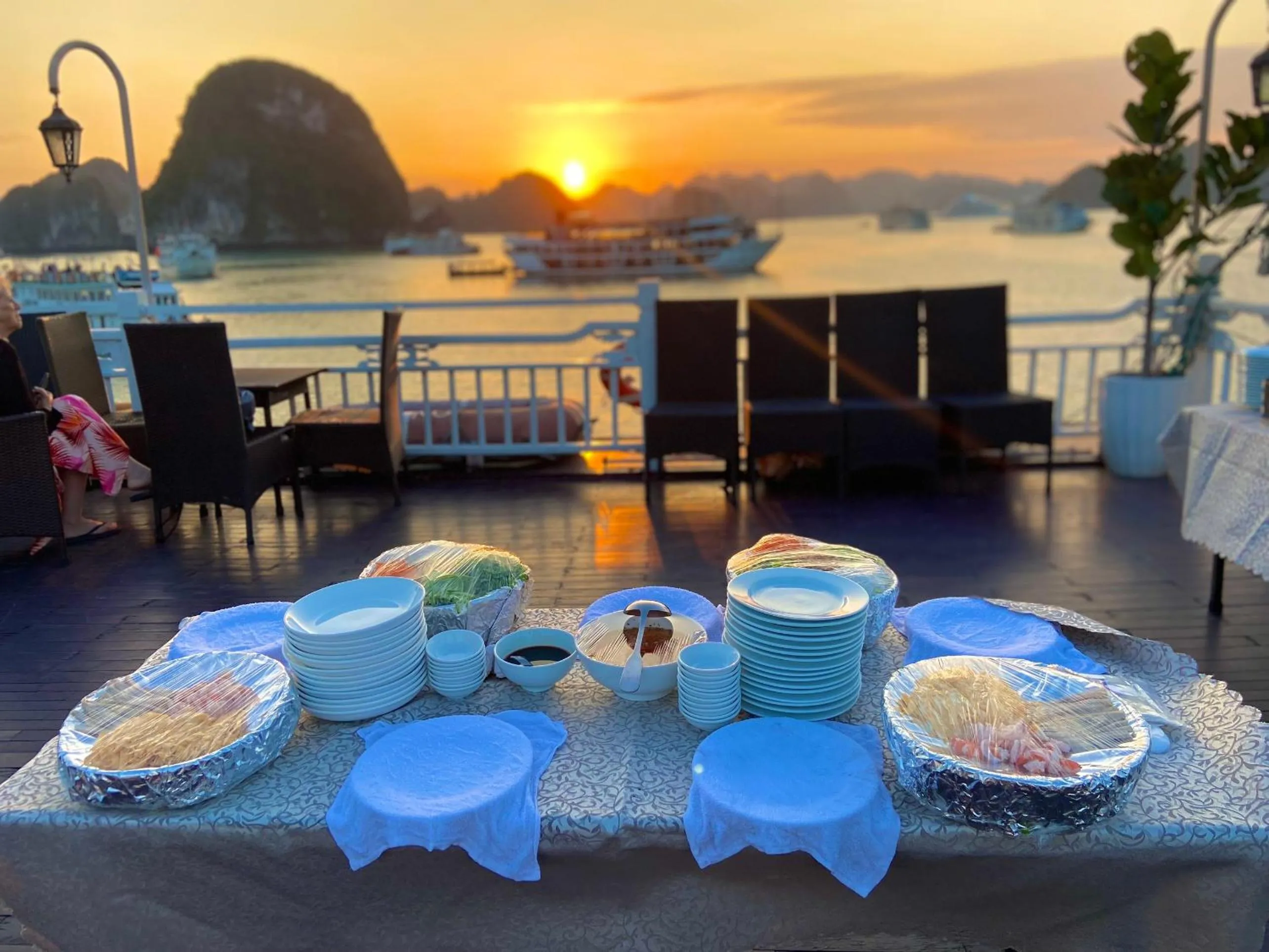 Food in Le Journey Premium Cruise Ha Long