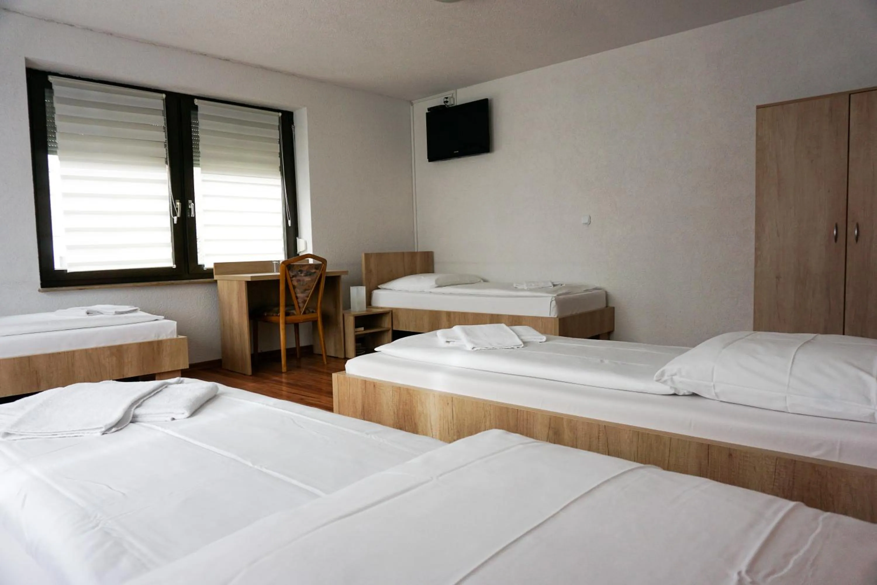 Communal lounge/ TV room, Bed in Hotel Kreuz