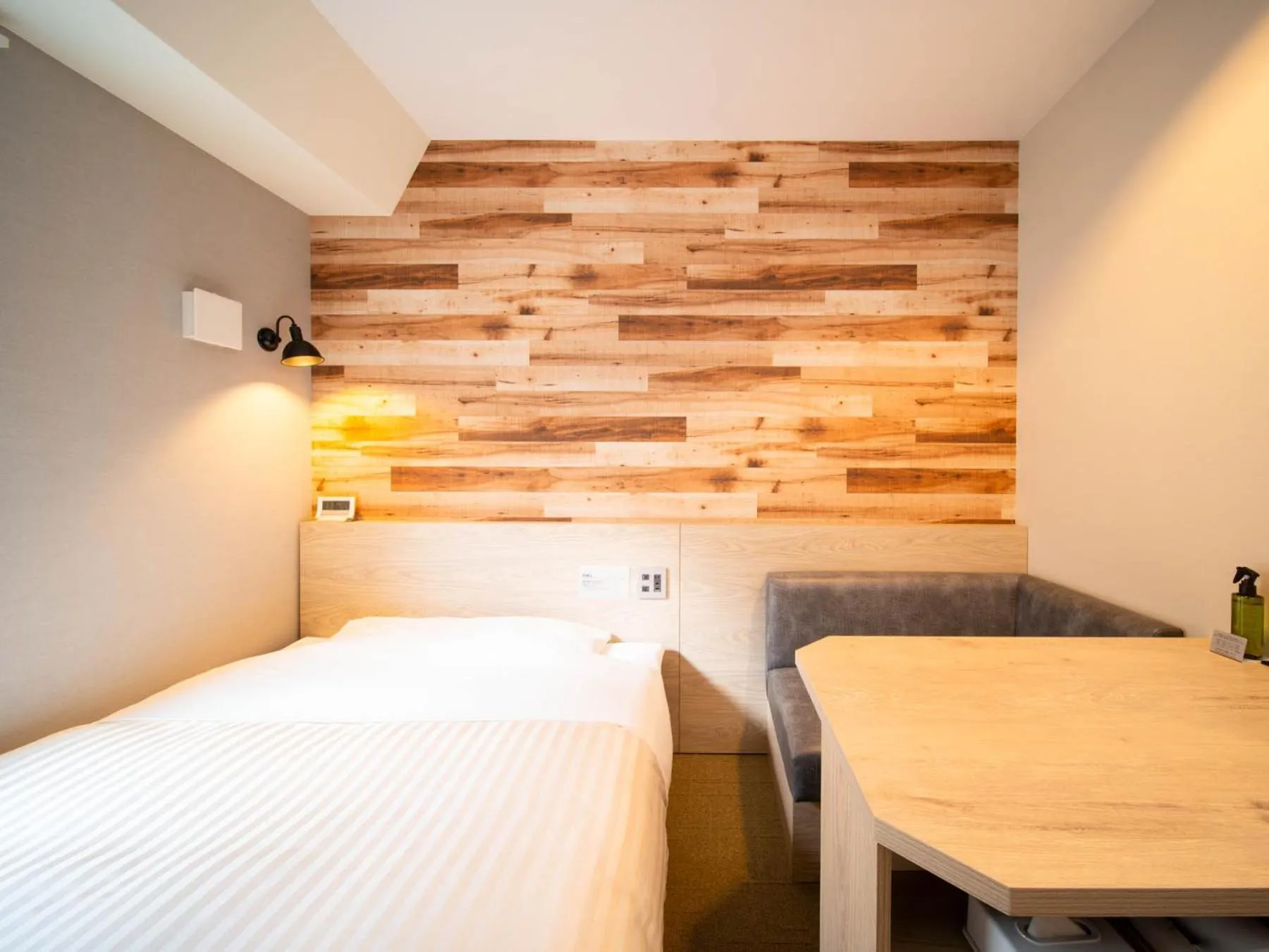 Bed in Super Hotel Shinbashi-Karasumoriguchi