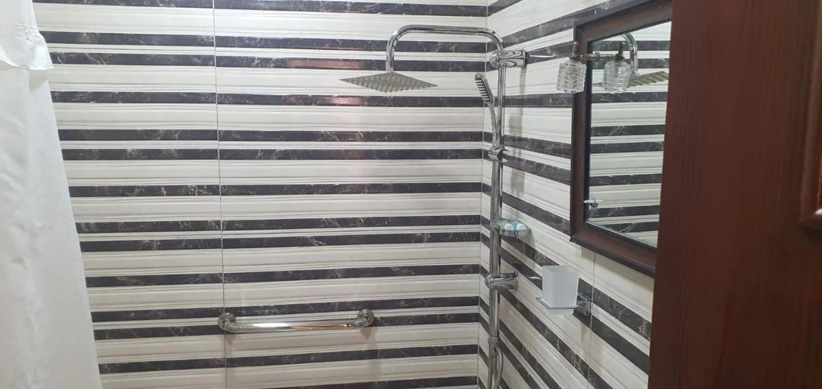 Shower in Aljazeera Hotel Apartments