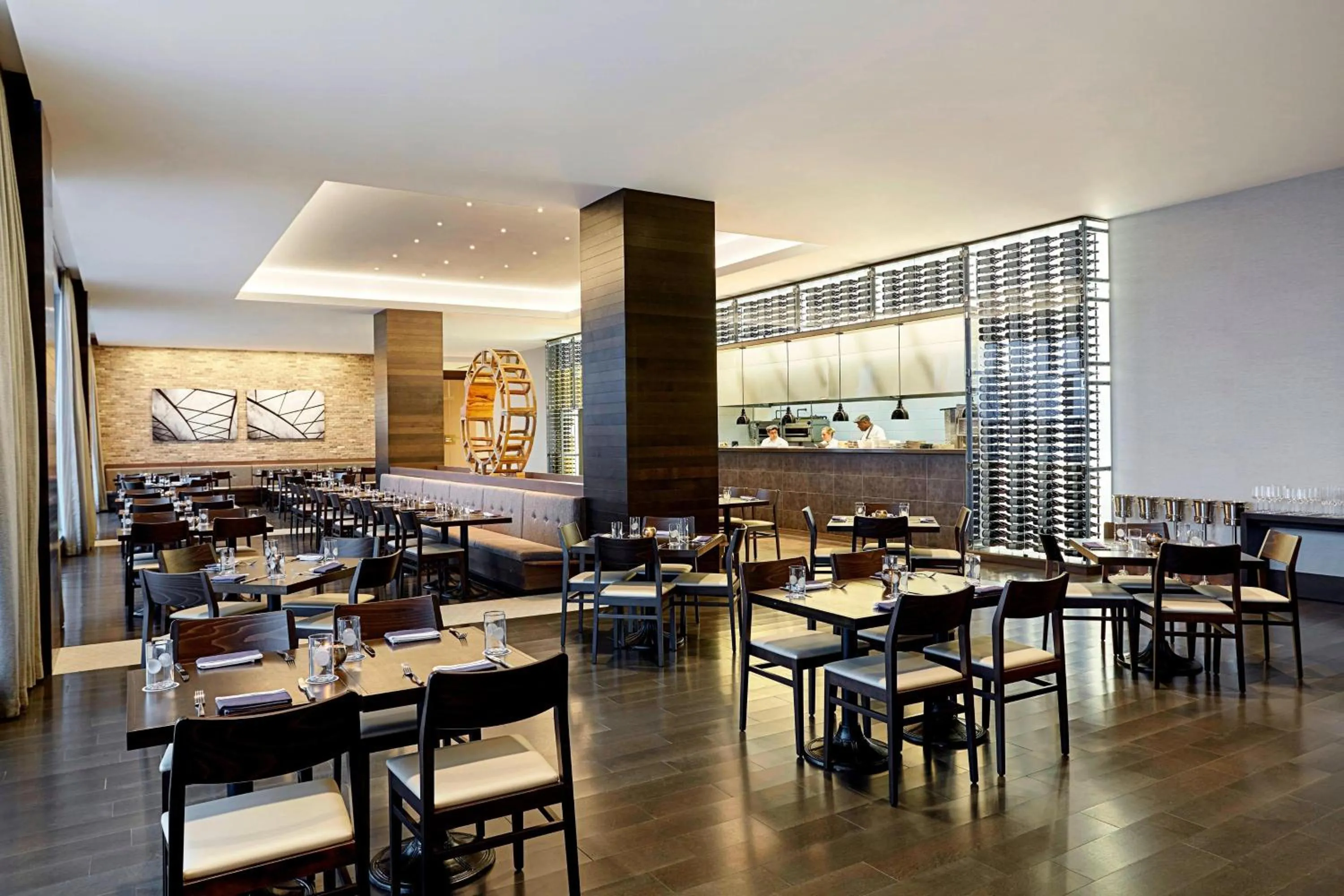 Restaurant/places to eat in JW Marriott Minneapolis Mall of America