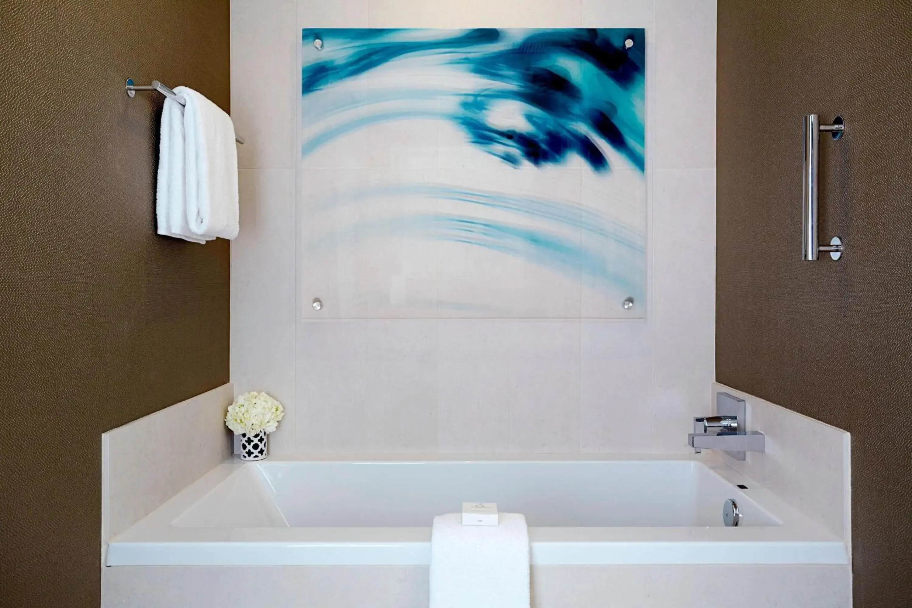 Guest room with Two Queen Beds - High Floor in JW Marriott Minneapolis Mall of America Guest room with Two Queen Beds - High Floor in JW Marriott Minneapolis Mall of America