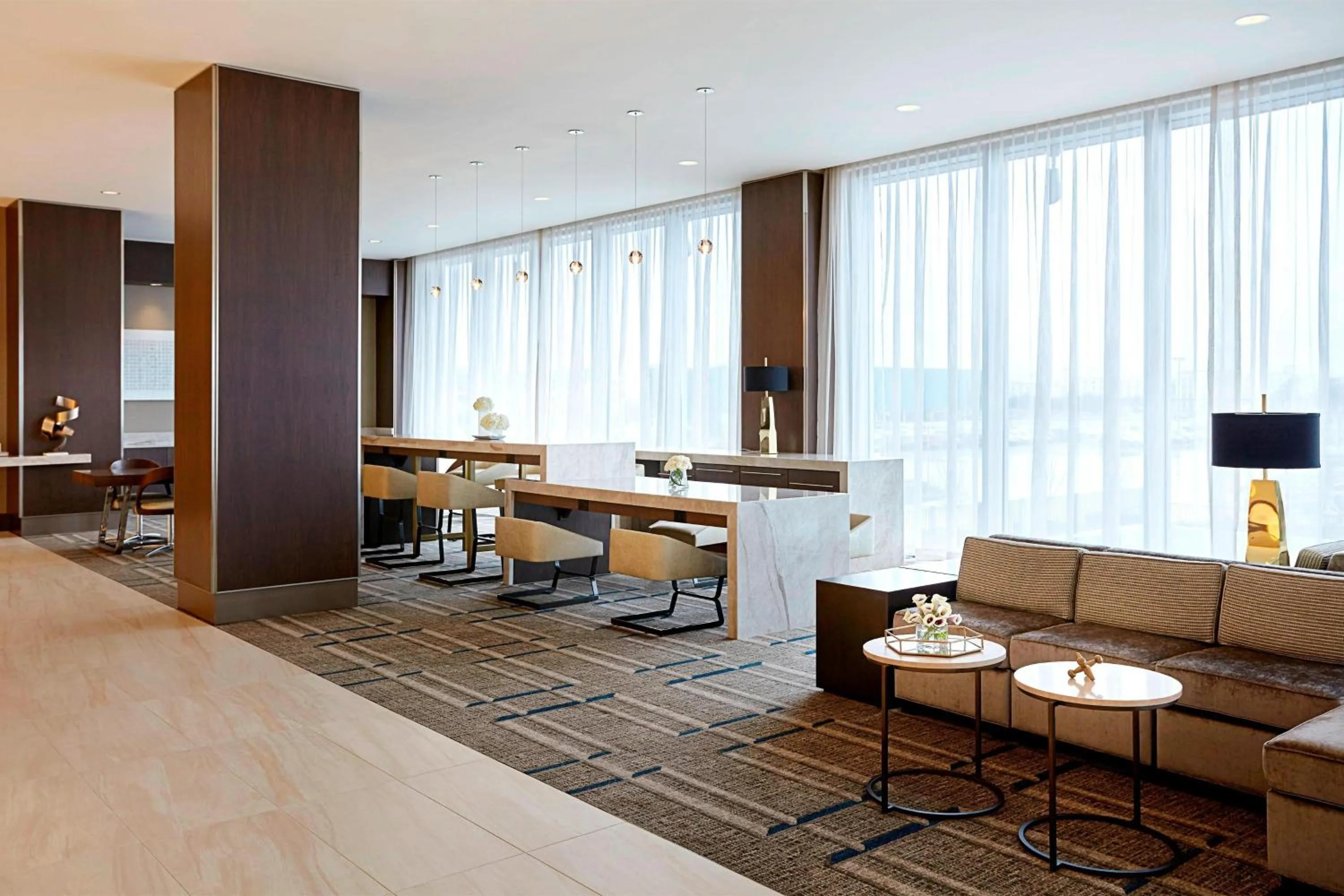 Lounge or bar in JW Marriott Minneapolis Mall of America