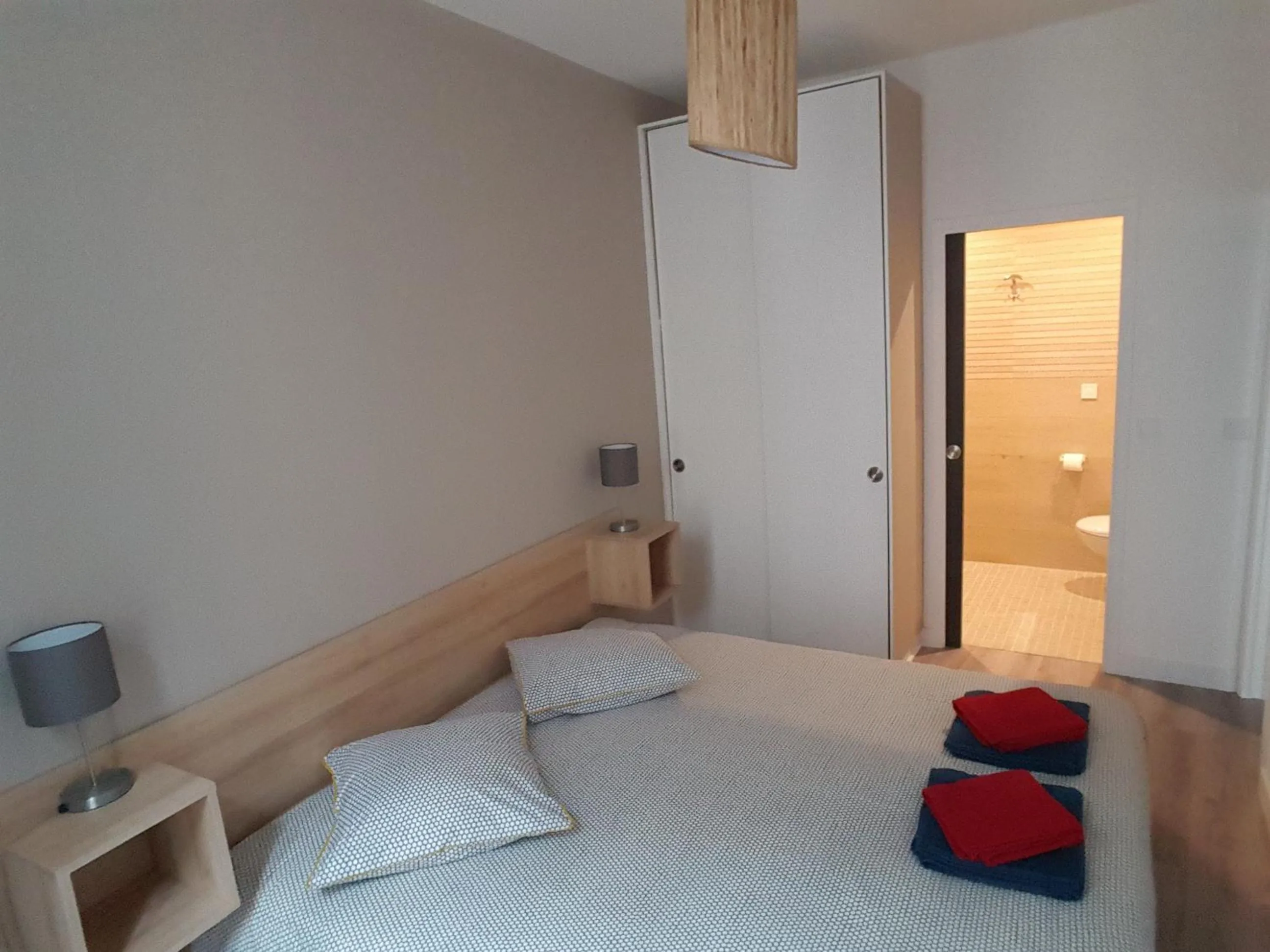 Bed in Transparent Marais