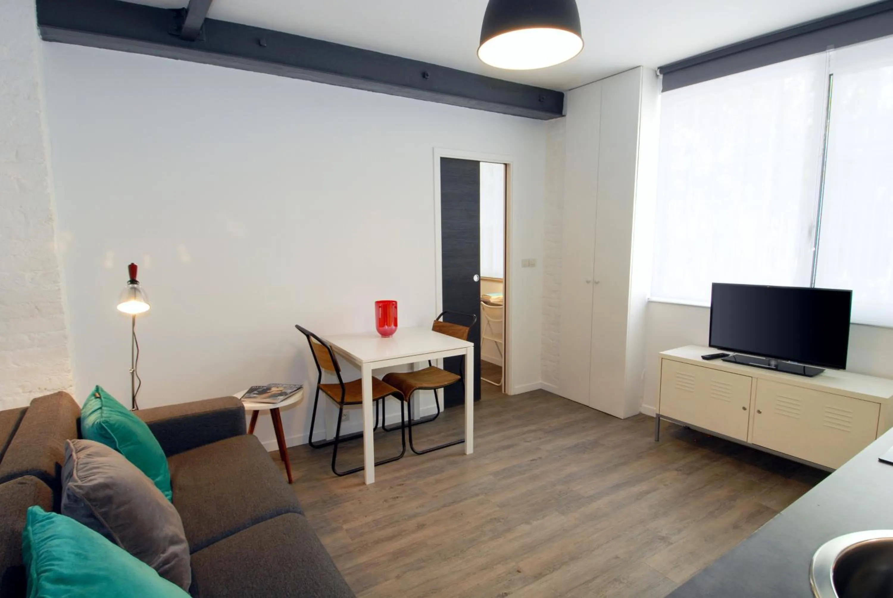 Communal lounge/ TV room in Transparent Marais