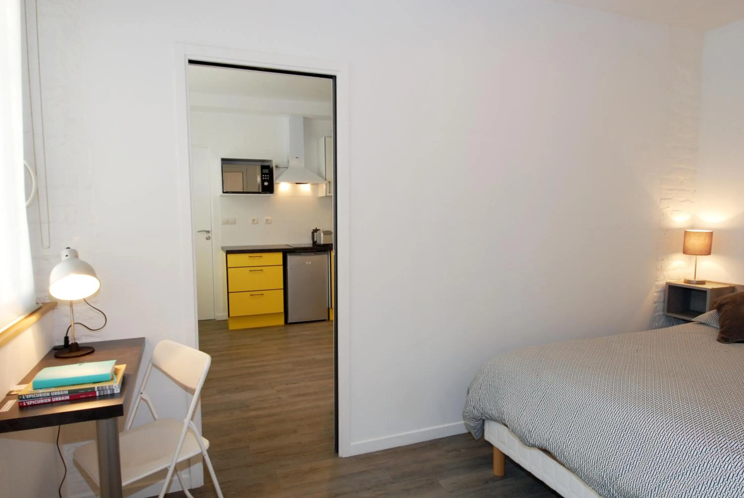 Seating area, Bed in Transparent Marais