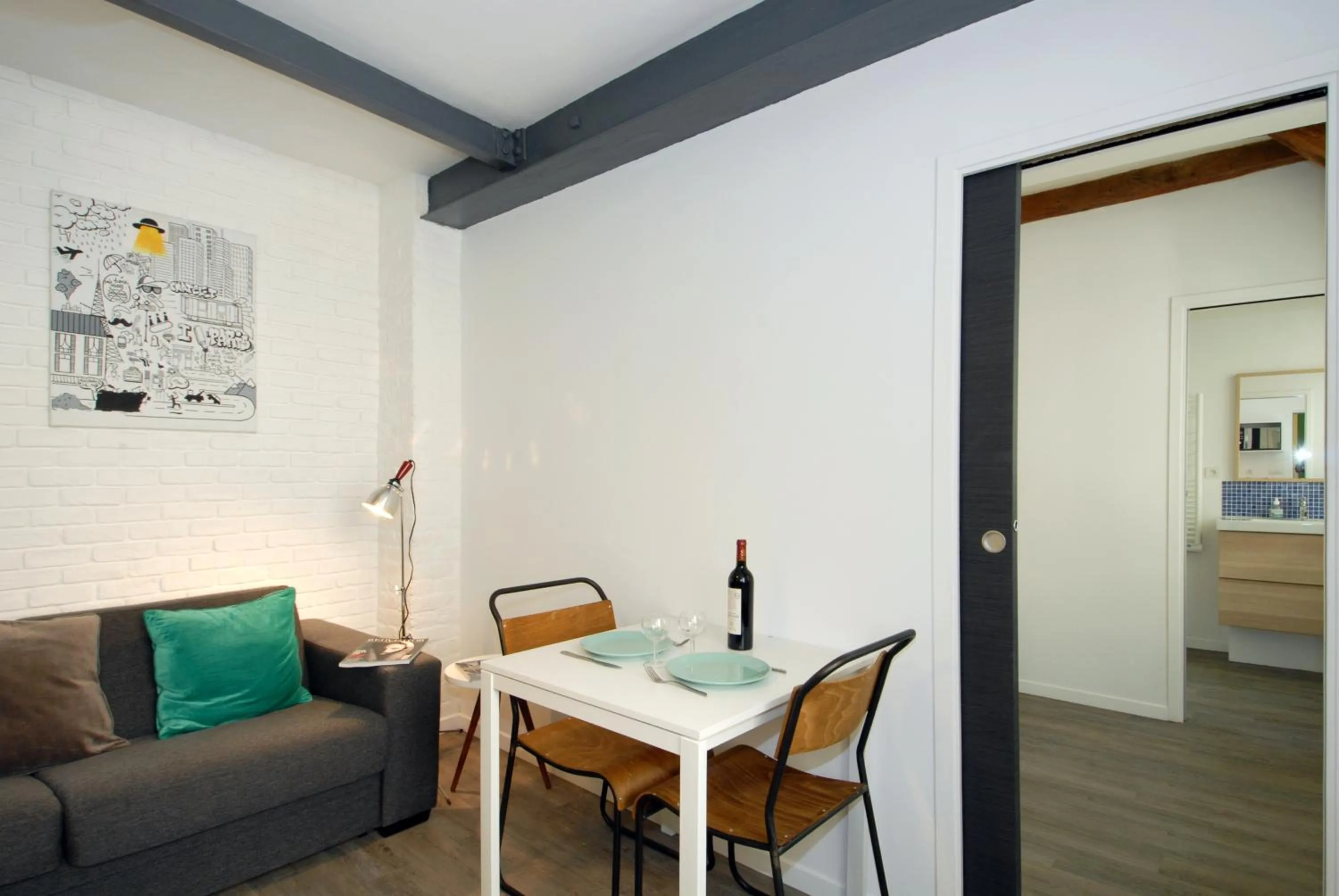 Dining area in Transparent Marais