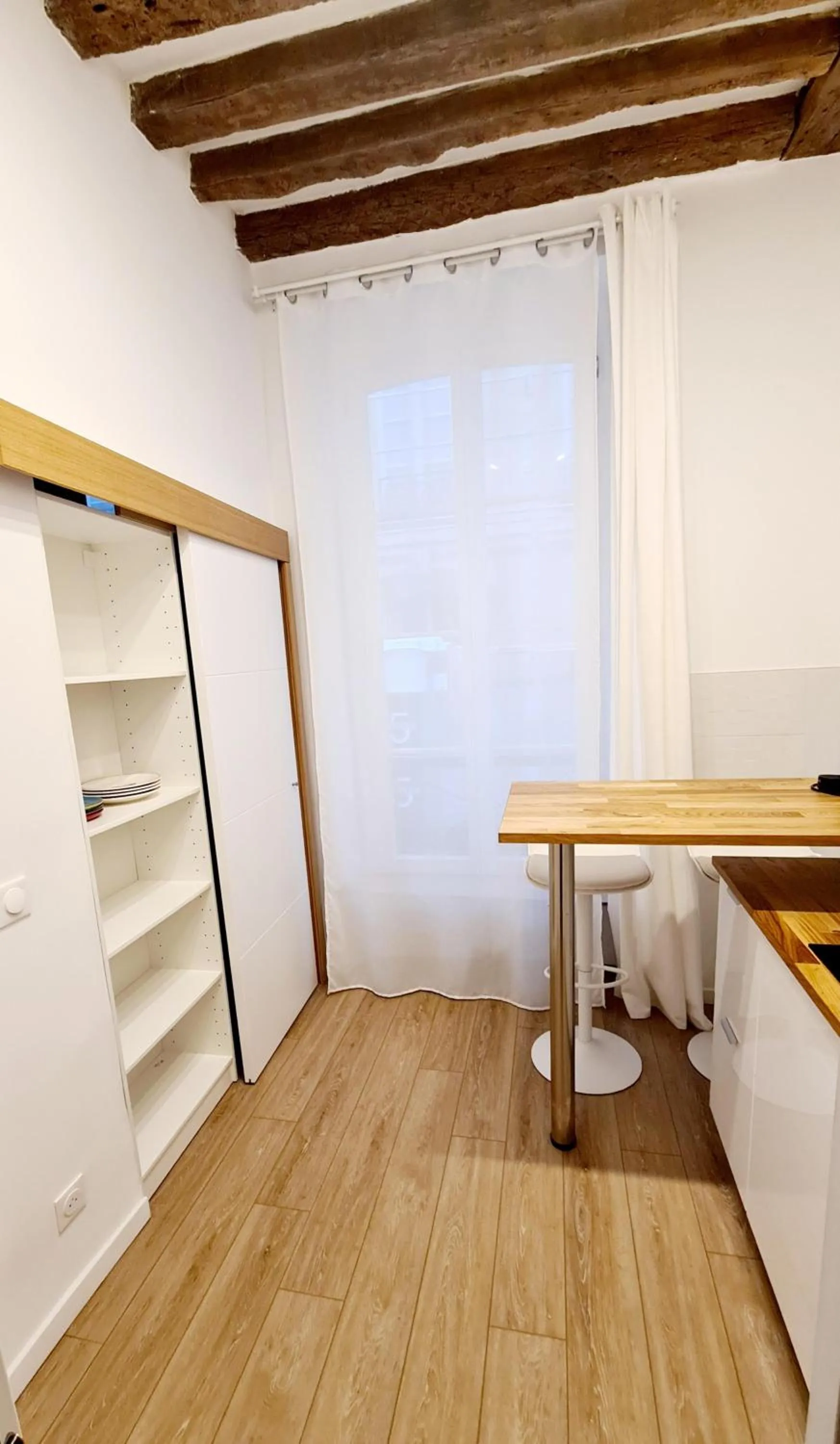 Seating area in Transparent Marais