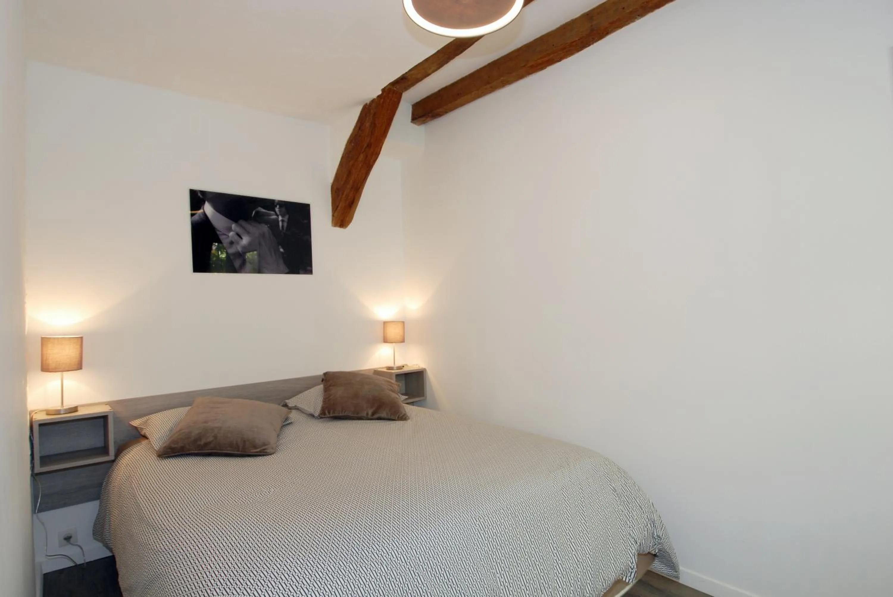 Bed in Transparent Marais