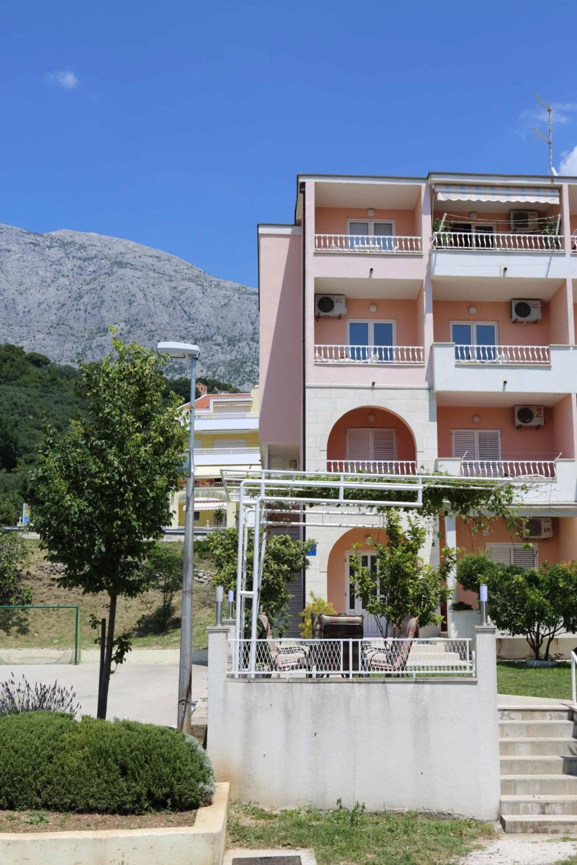Property building in Villa Rossa