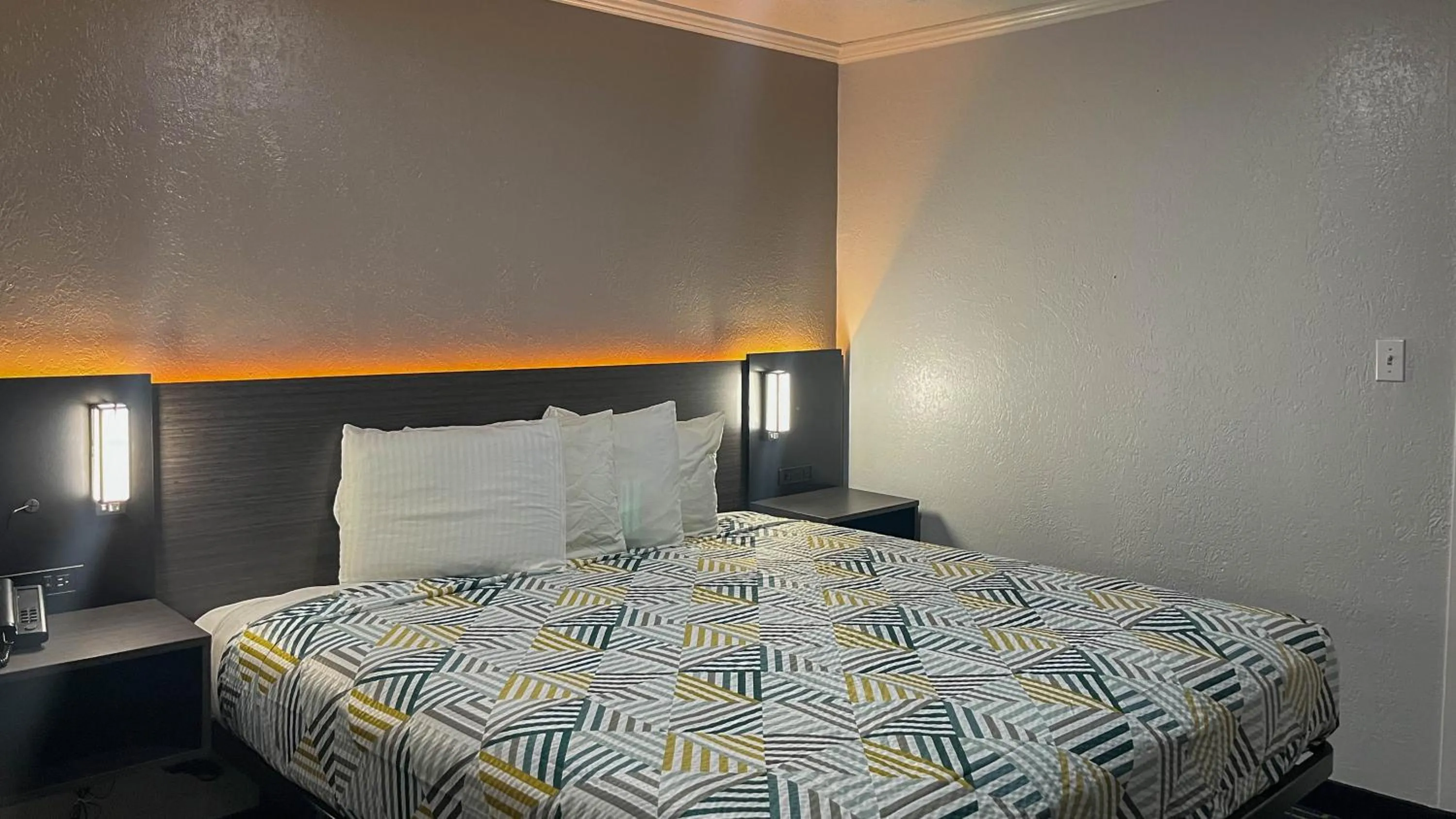 Bed in Motel 6 - Lamesa, TX